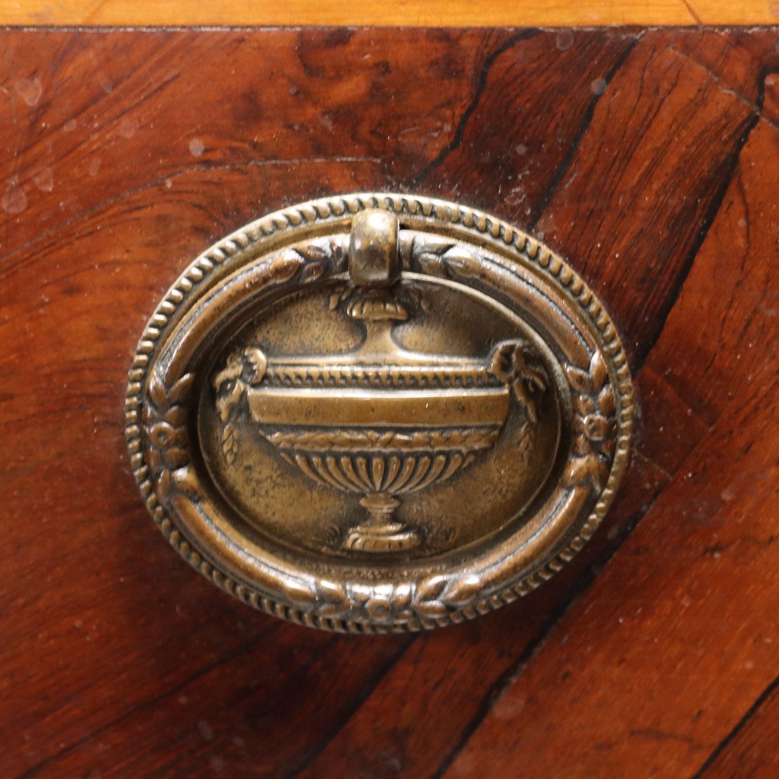 XVIII secolo Coppia di Comò Neoclassici Lombardi Italia Ultimo Quarto XVIII Secolo in vendita