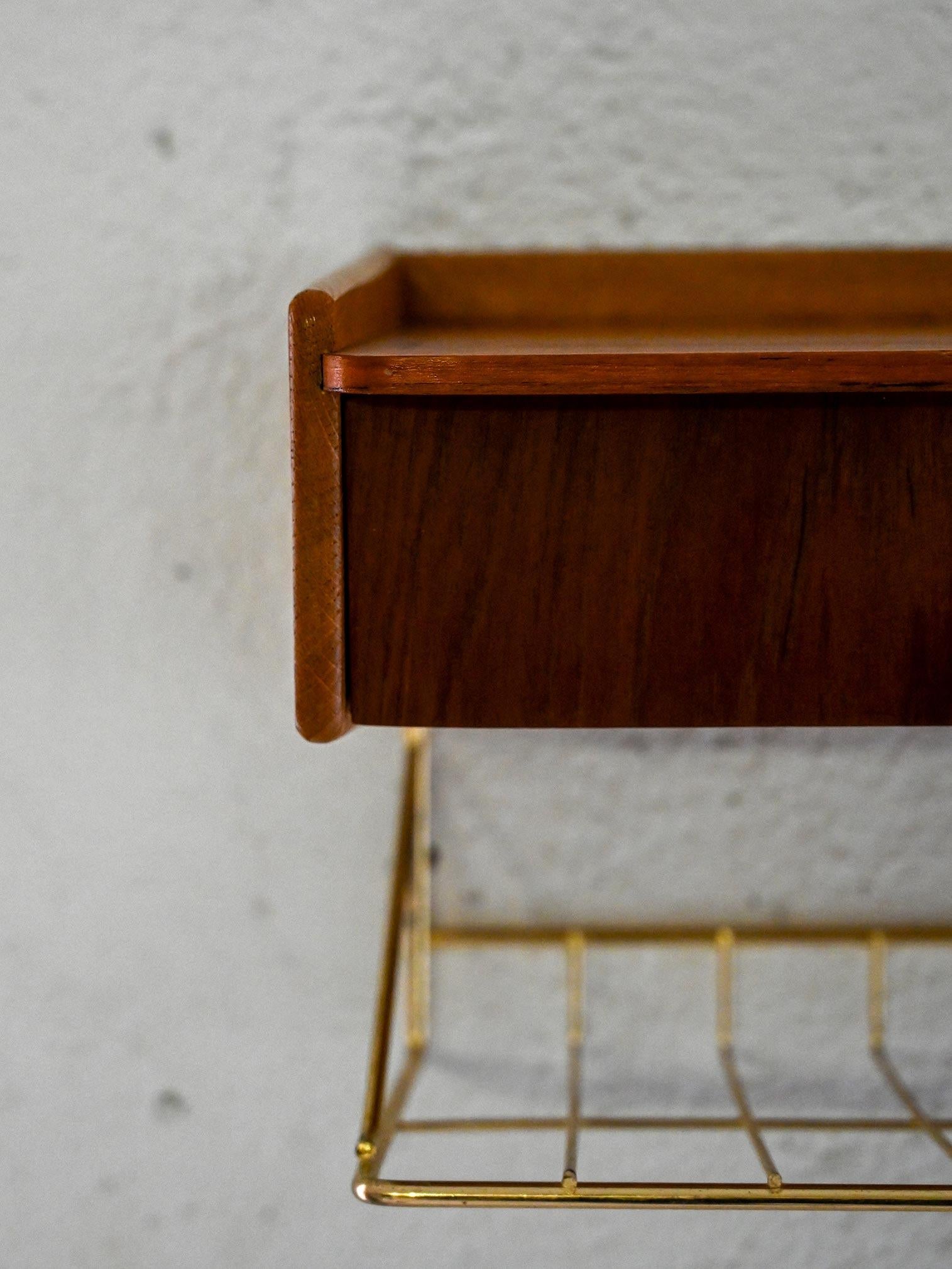 Paire de tables de chevet murales scandinaves des années 1950 Bon état - En vente à Brescia, IT