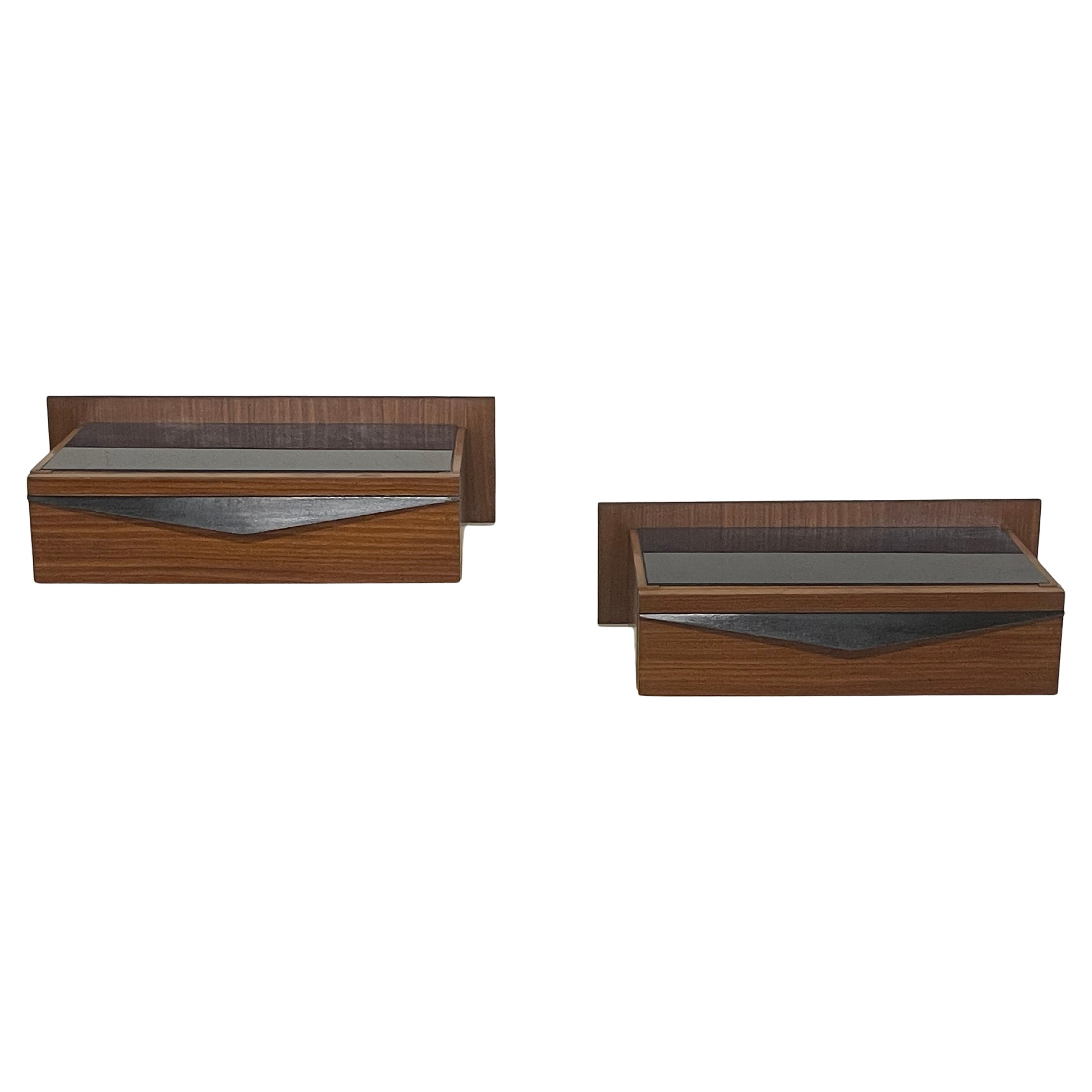 Coppia di comodini a parete anni '60 in legno e top in vetro colorato
