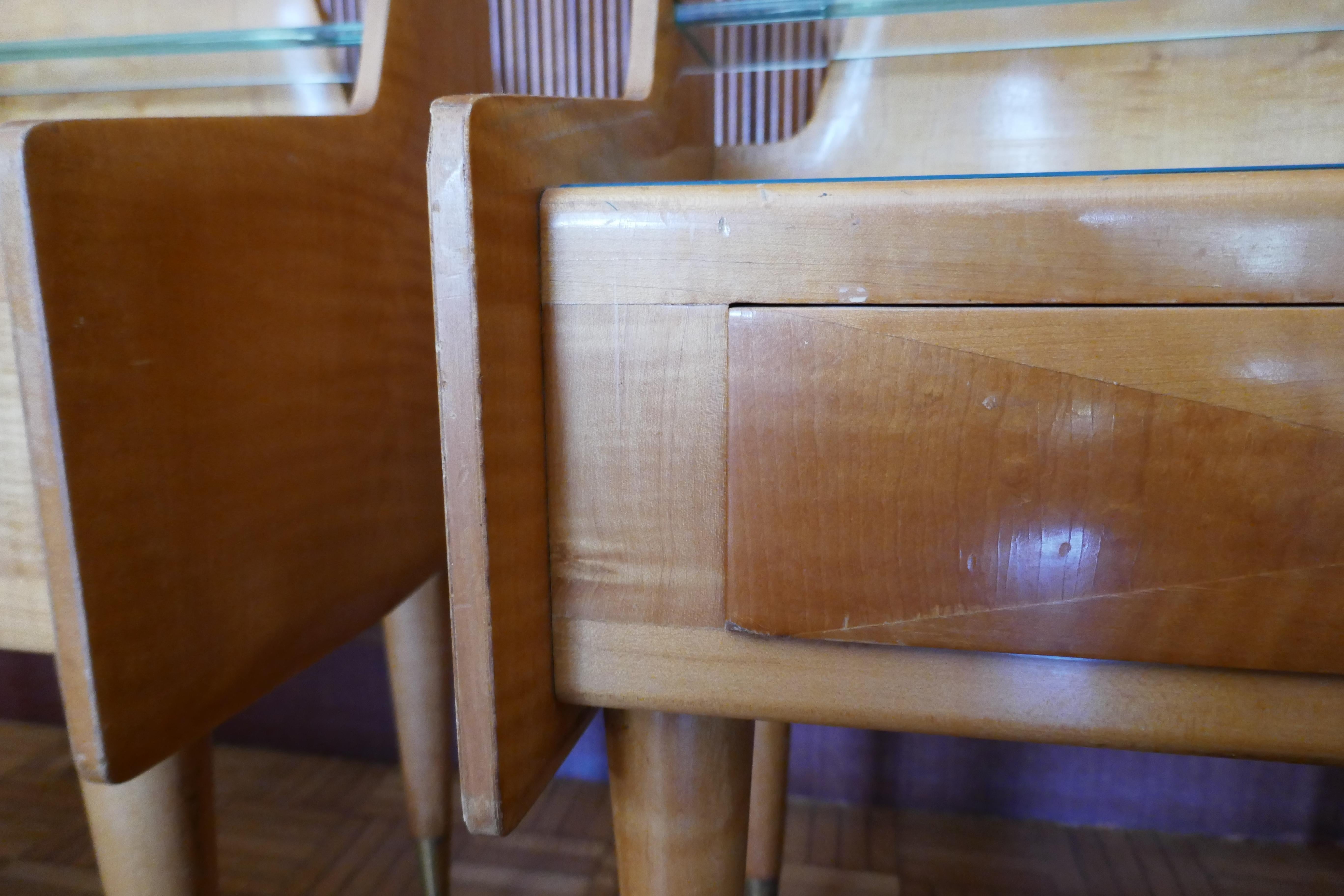 Pair of bedside tables attributed to Paolo Buffa For Sale 4
