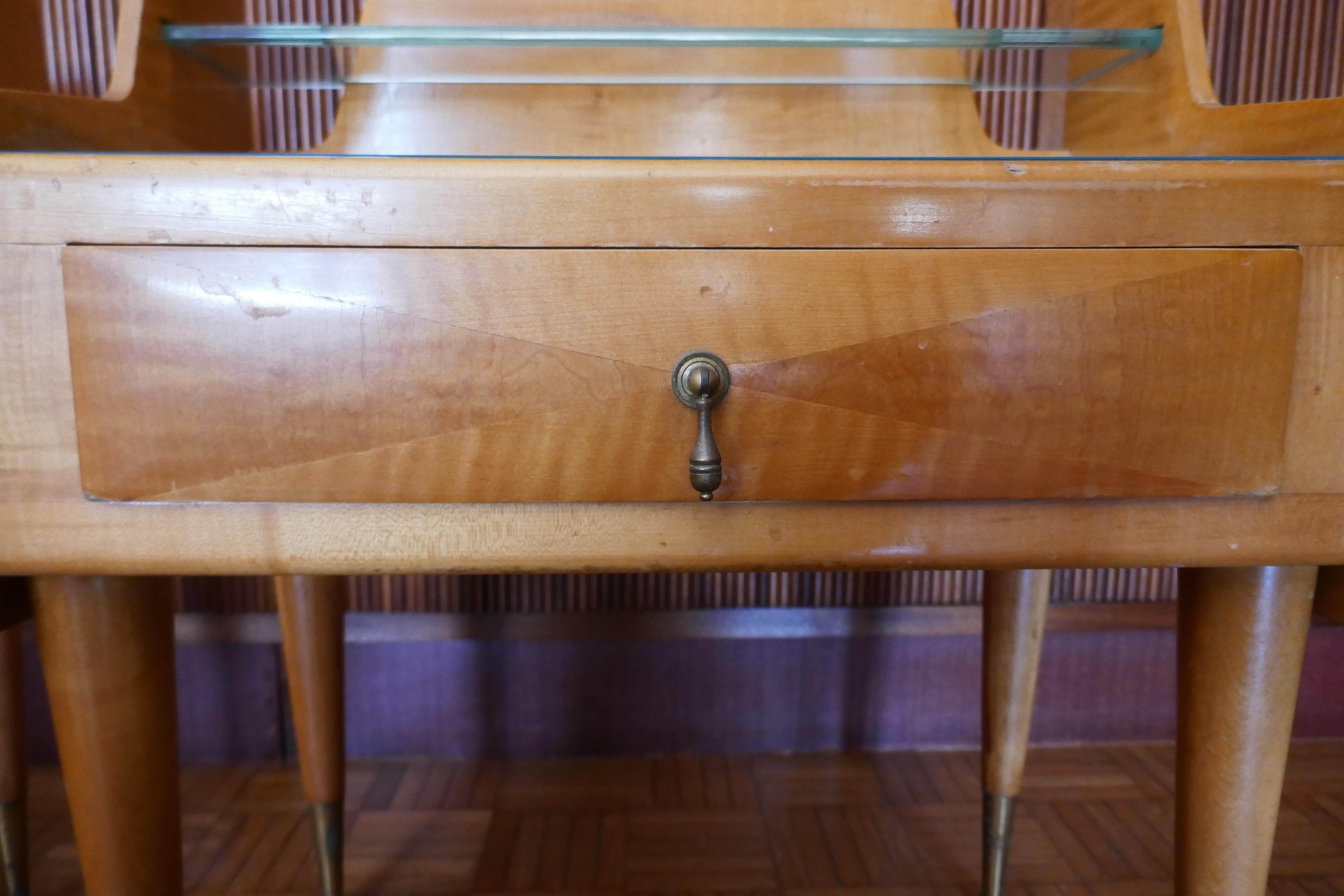 Pair of bedside tables attributed to Paolo Buffa For Sale 7