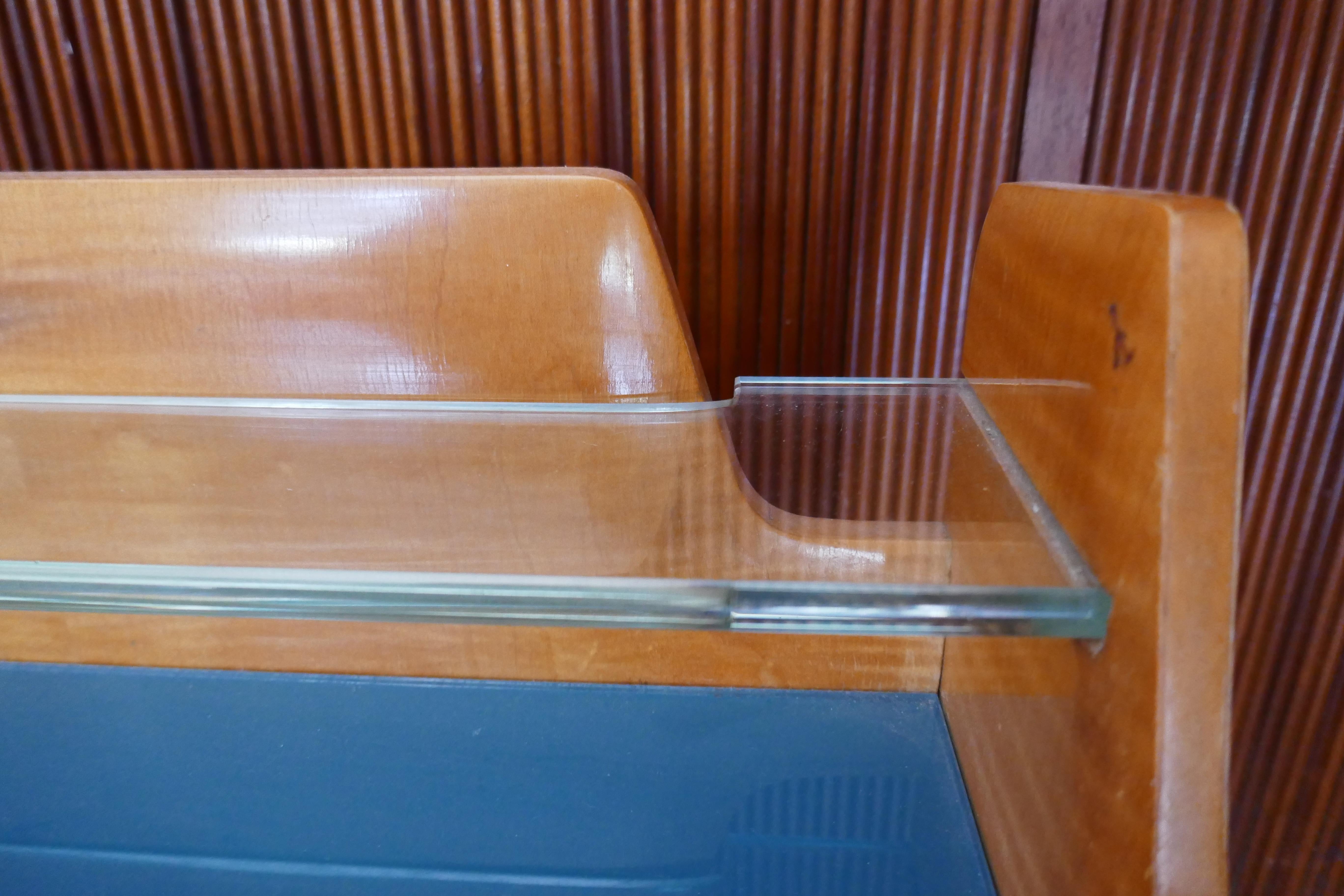 Pair of bedside tables attributed to Paolo Buffa For Sale 9