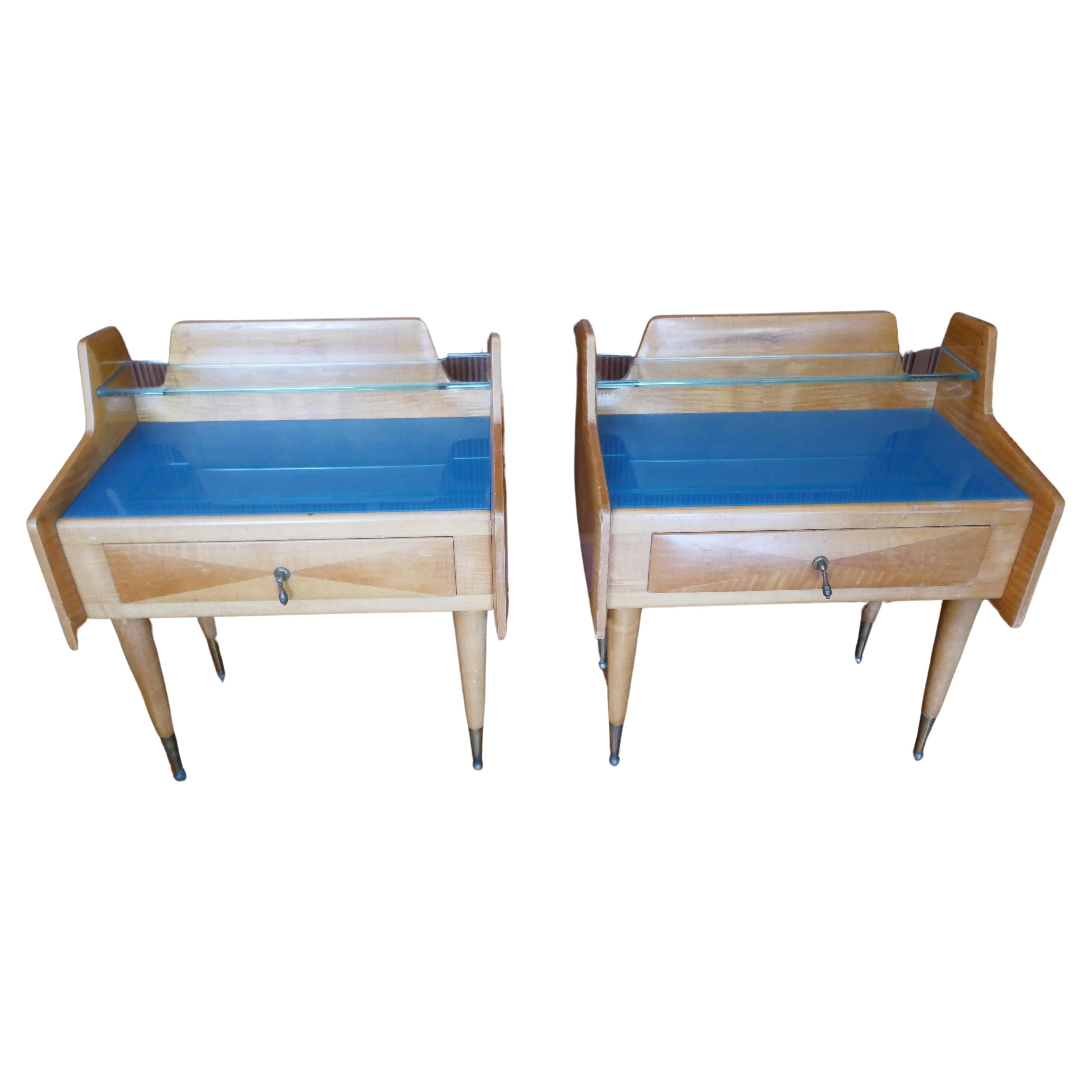 Pair of bedside tables in the style of Paolo Buffa
Good Condition
Thank you