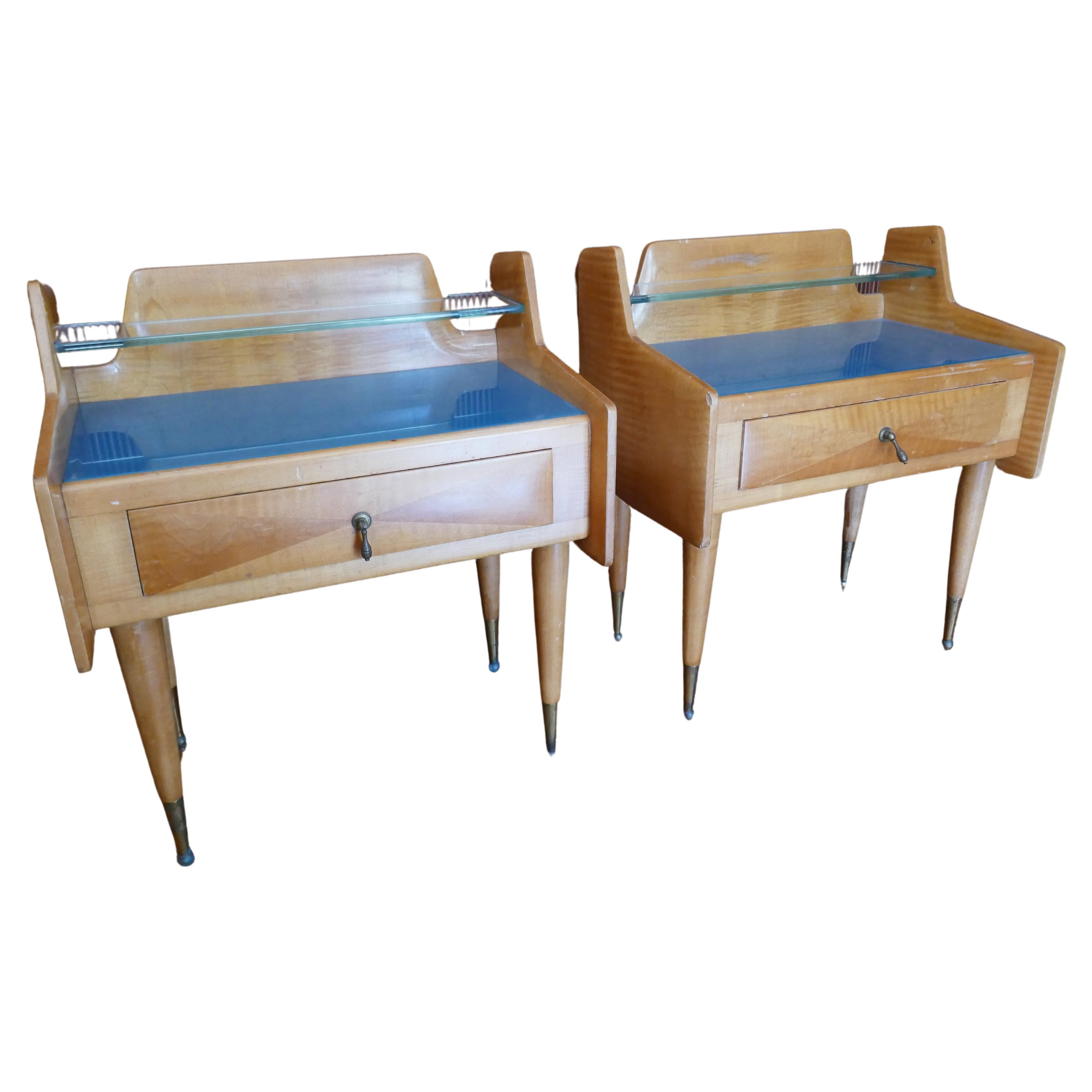 Italian Pair of bedside tables attributed to Paolo Buffa For Sale