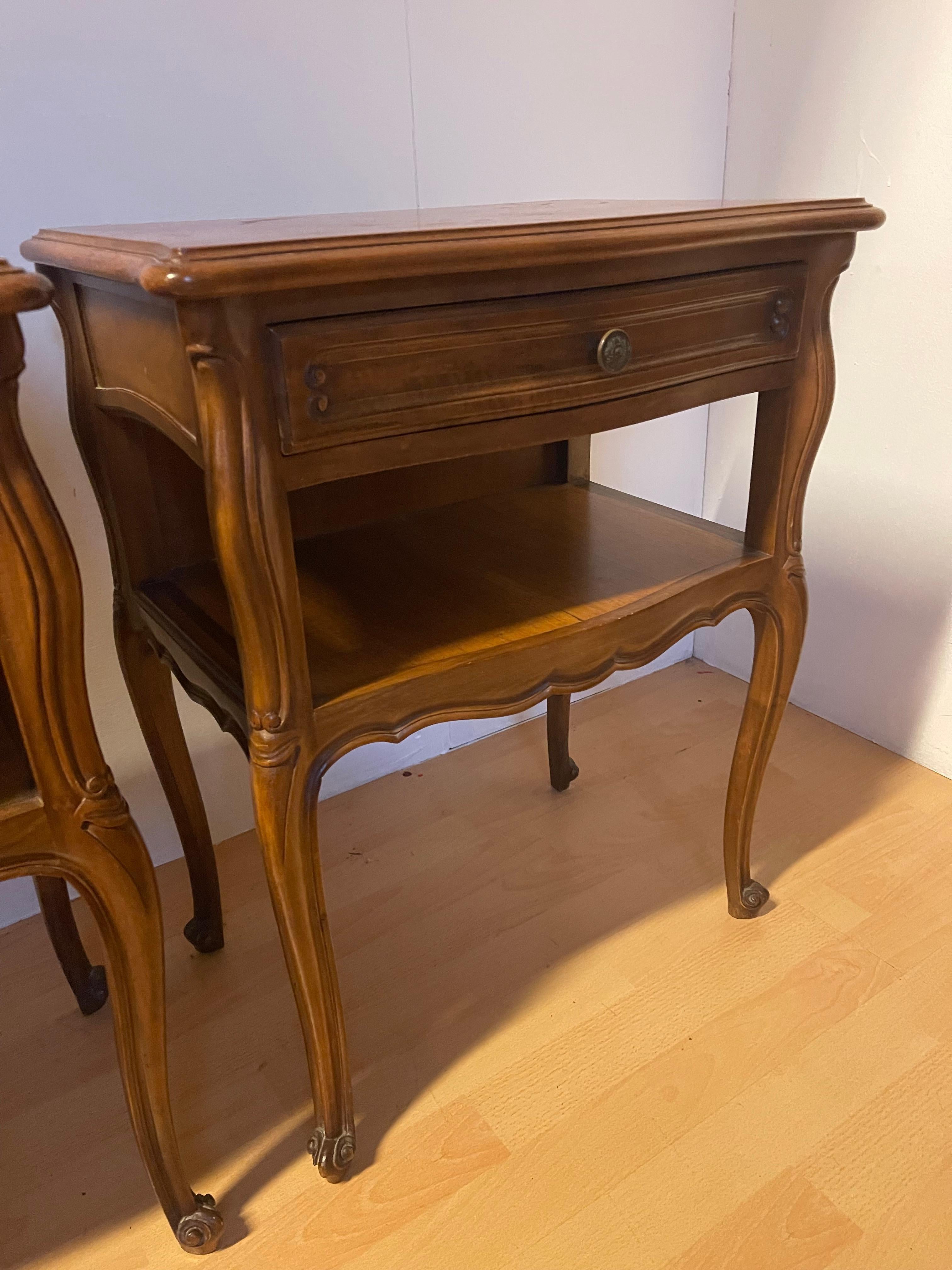 Pair of bedside tables with chests French style early xx century In Good Condition For Sale In Cantù, IT