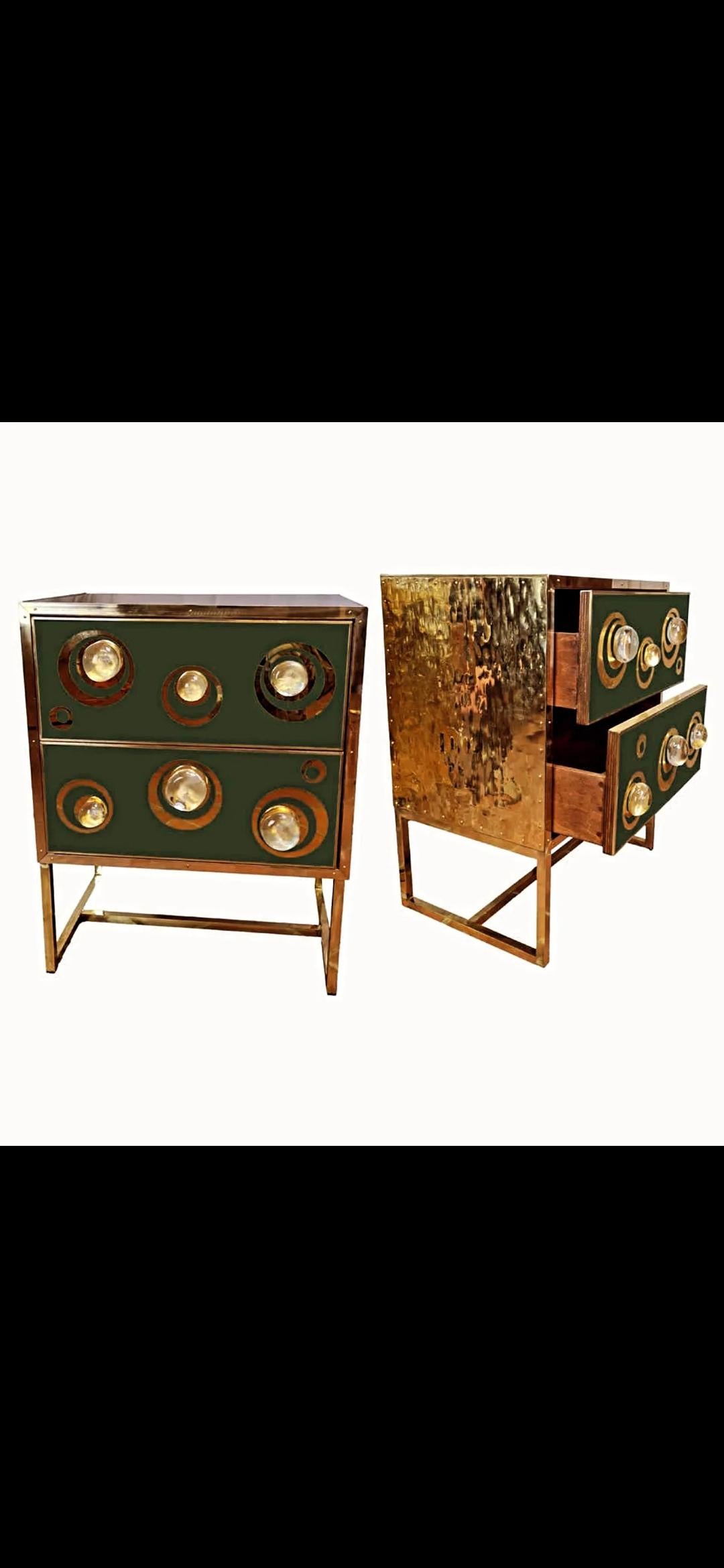 paar Nachttische mit handgraviertem Messing und Muranoglas Justfurnituress im Zustand „Neu“ im Angebot in Guazzora, IT