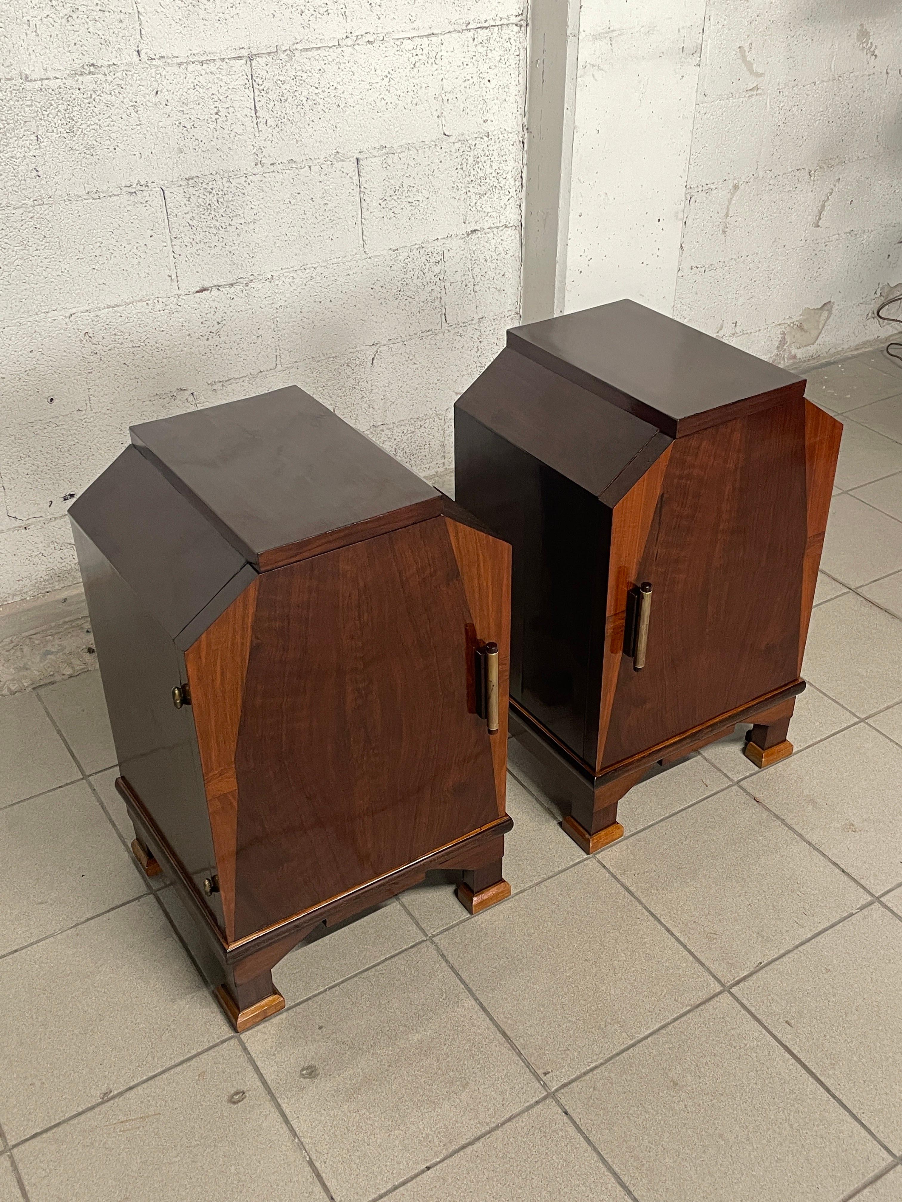 Pair of deco bedside tables, 1930s In Excellent Condition For Sale In SAN PIETRO MOSEZZO, NO