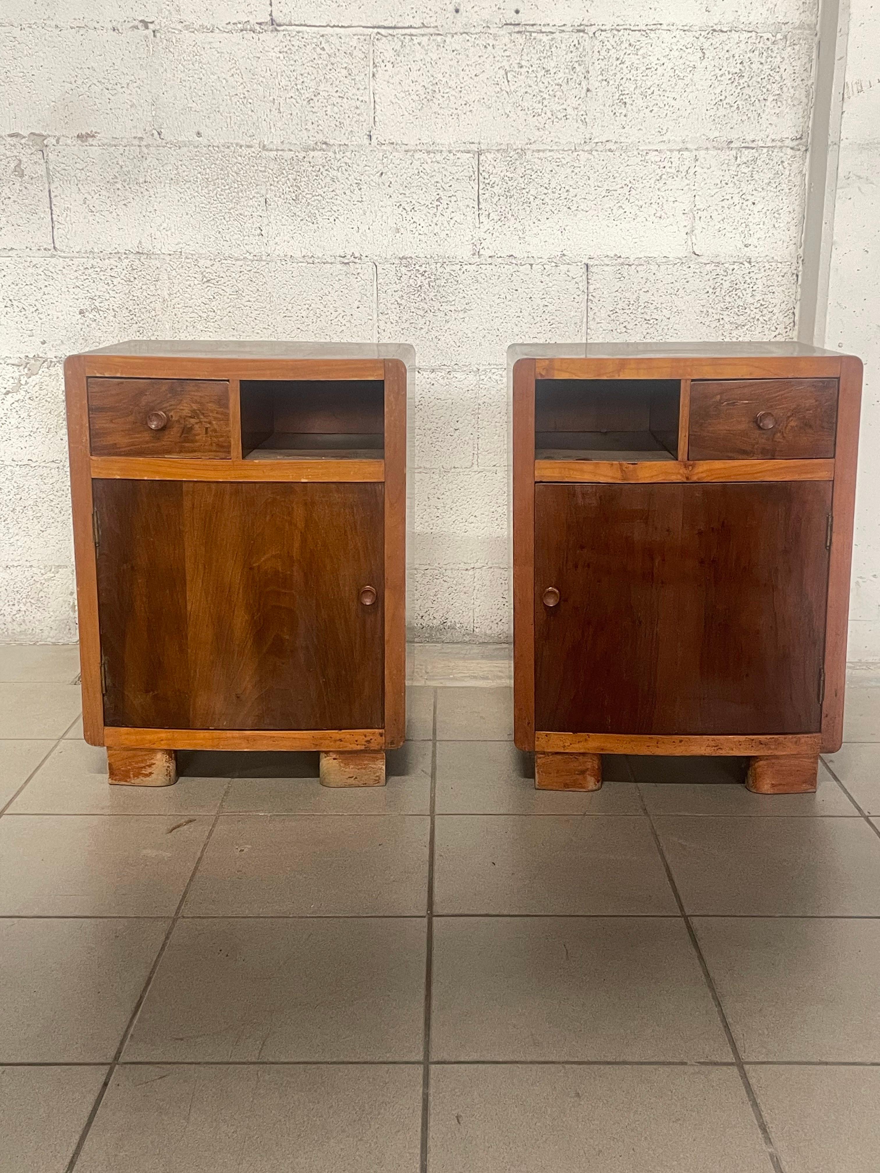 Pair of deco bedside tables, made in Italy in the 1940s.

Walnut wood frame with a door, a small drawer and an open compartment.

Recently restored they are in perfect condition.