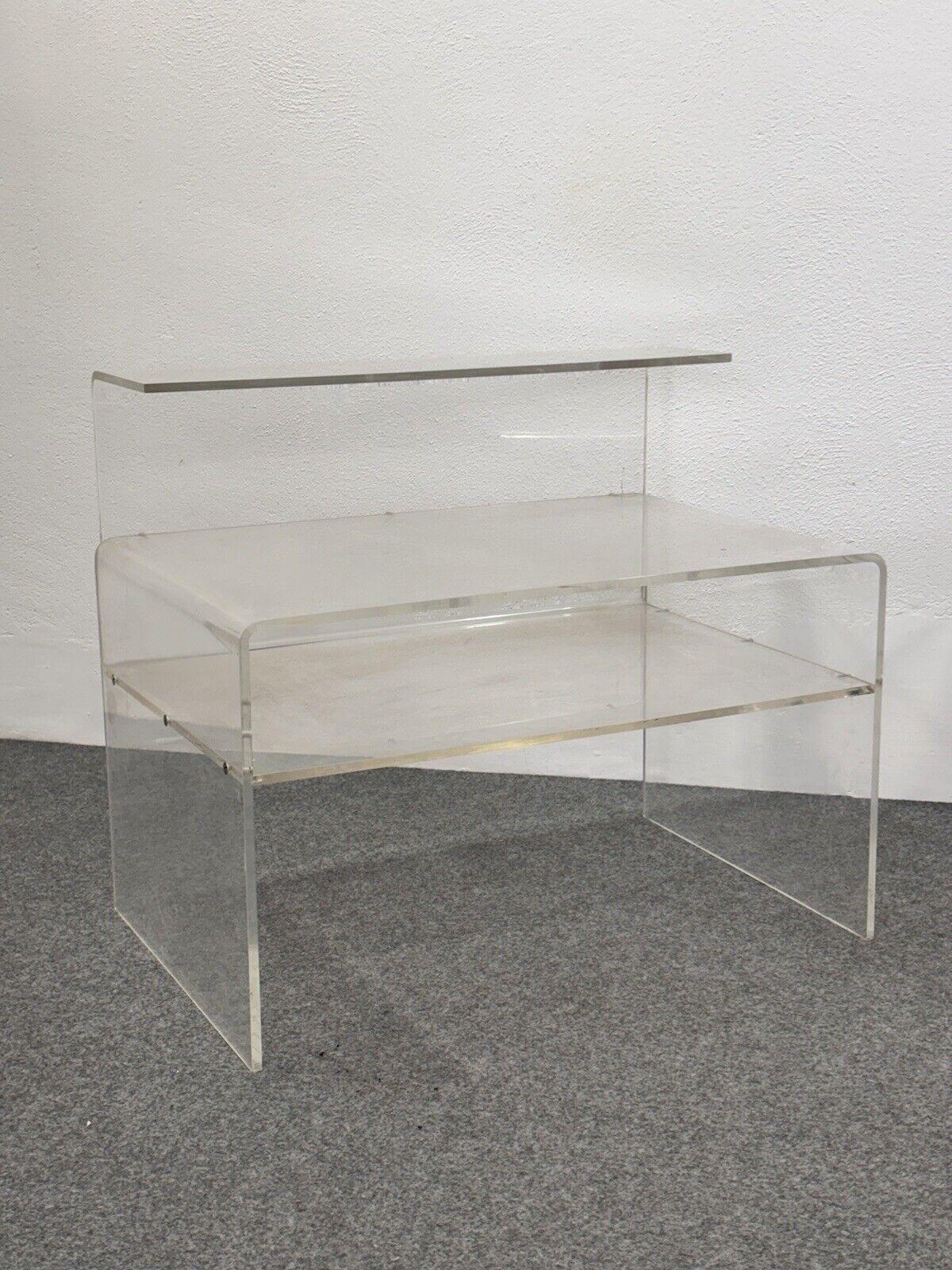 Late 20th Century Coppia Di Comodini In Acrilico Trasparente Space AGE Anni 70 Design Modernariato in vendita