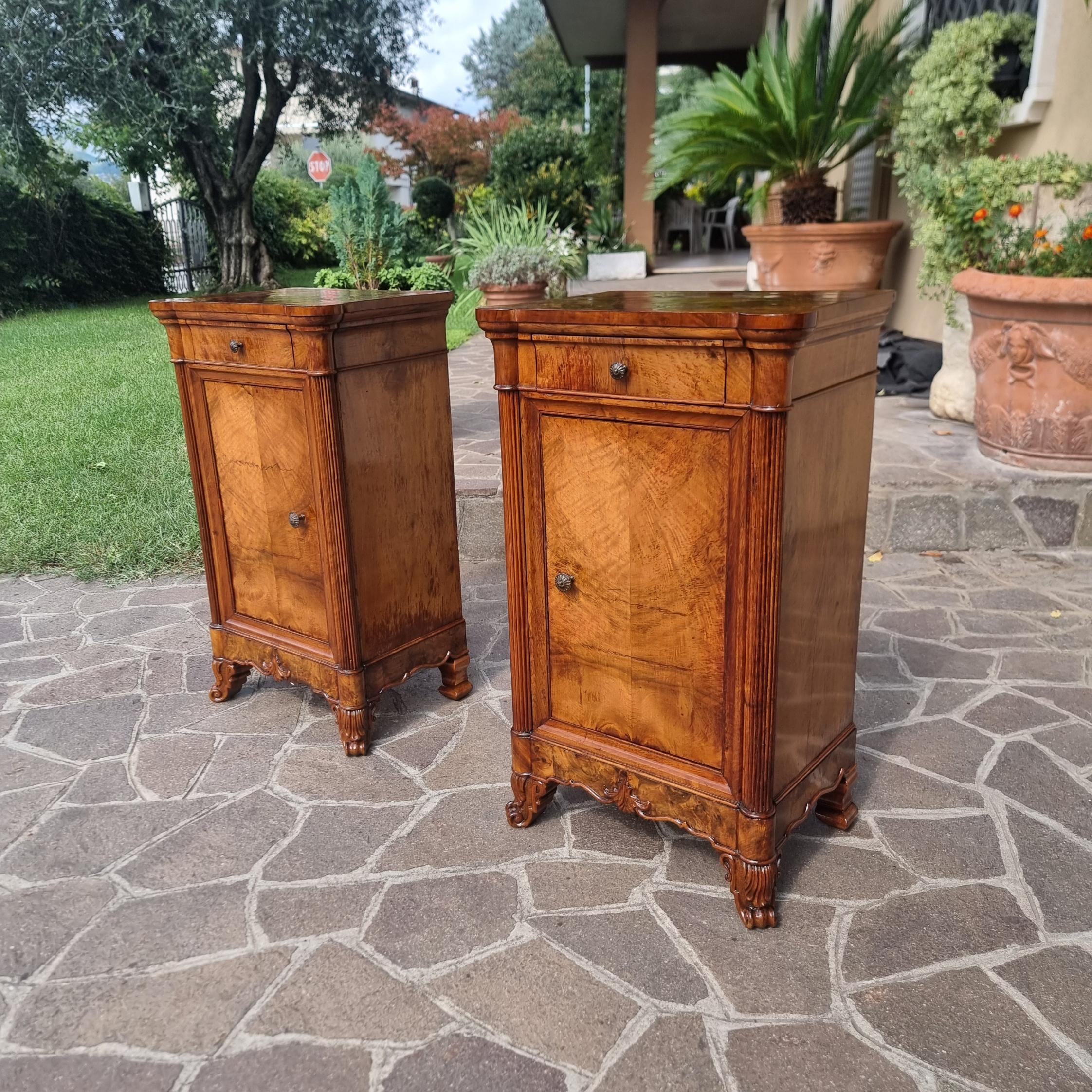 Pair of bedside tables in 1820 Charles X walnut flame For Sale 4