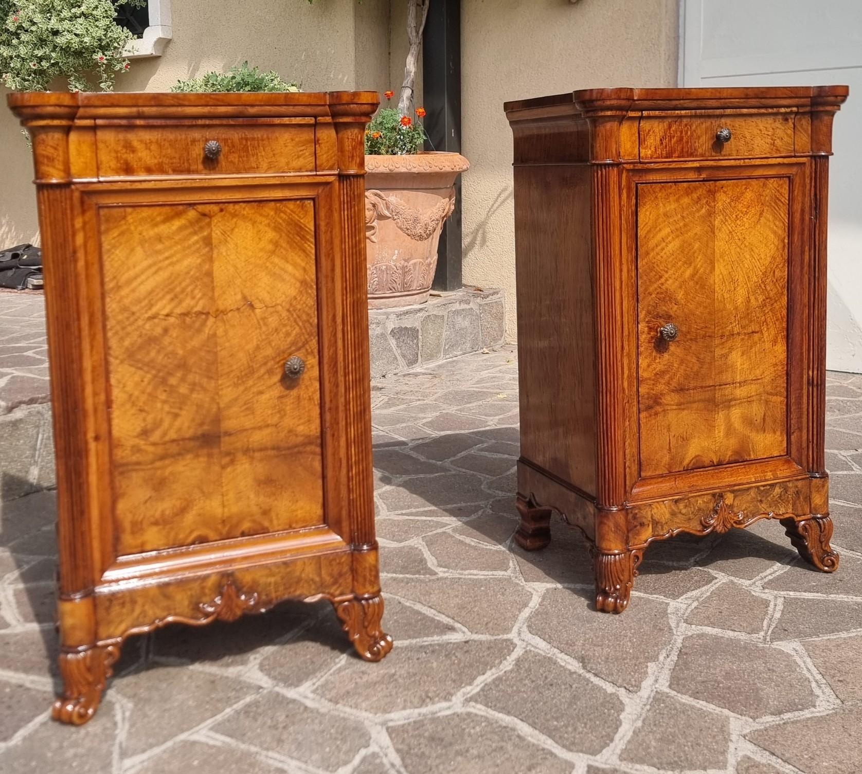 Pair of bedside tables in 1820 Charles X walnut flame

An elegant pair of bedside tables in walnut flame from the Charles X period (1820s), characterized by harmonious lines and refined proportions. Both pieces are in excellent overall condition and