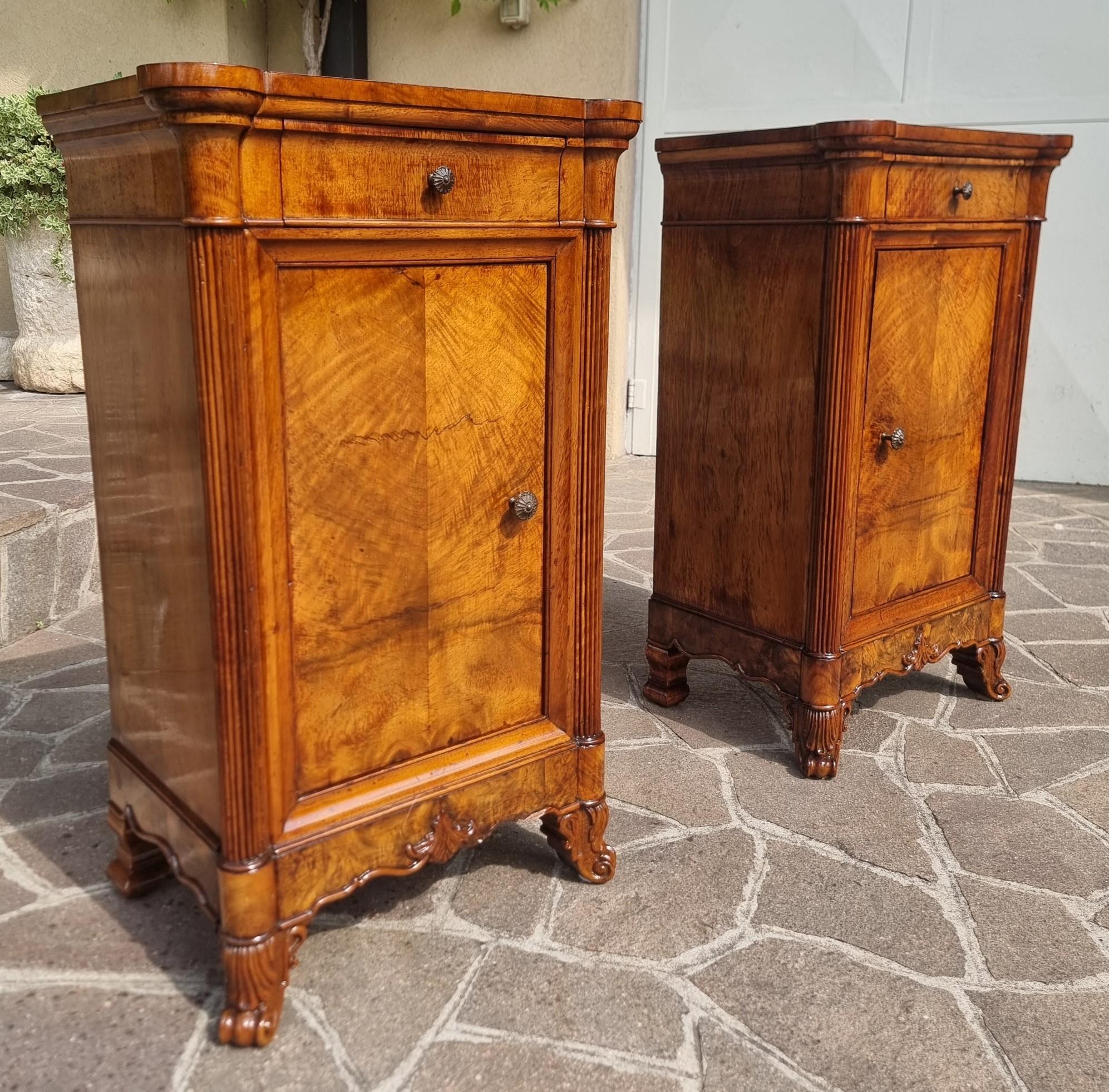 Walnut Pair of bedside tables in 1820 Charles X walnut flame For Sale