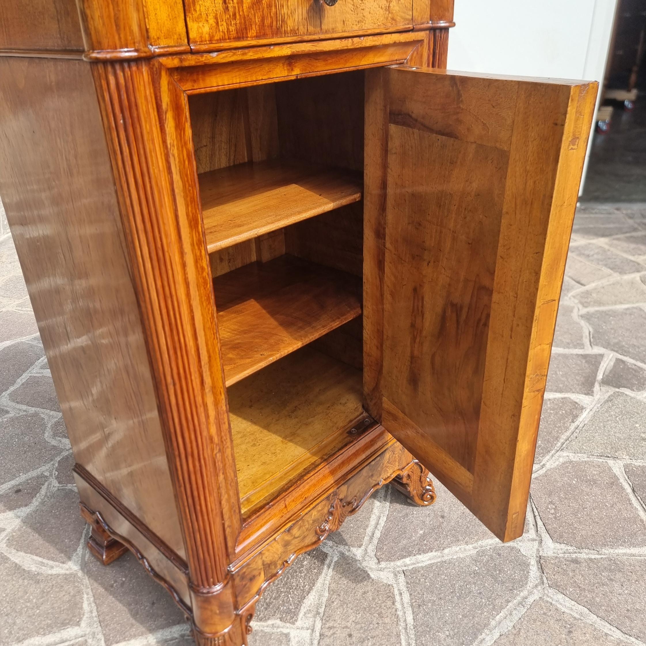 Pair of bedside tables in 1820 Charles X walnut flame For Sale 1