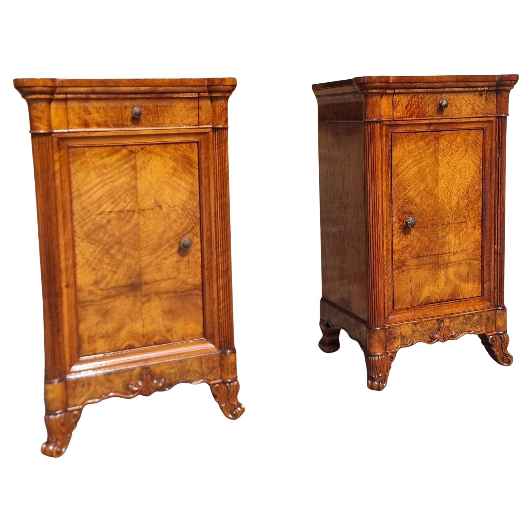 Pair of bedside tables in 1820 Charles X walnut flame For Sale