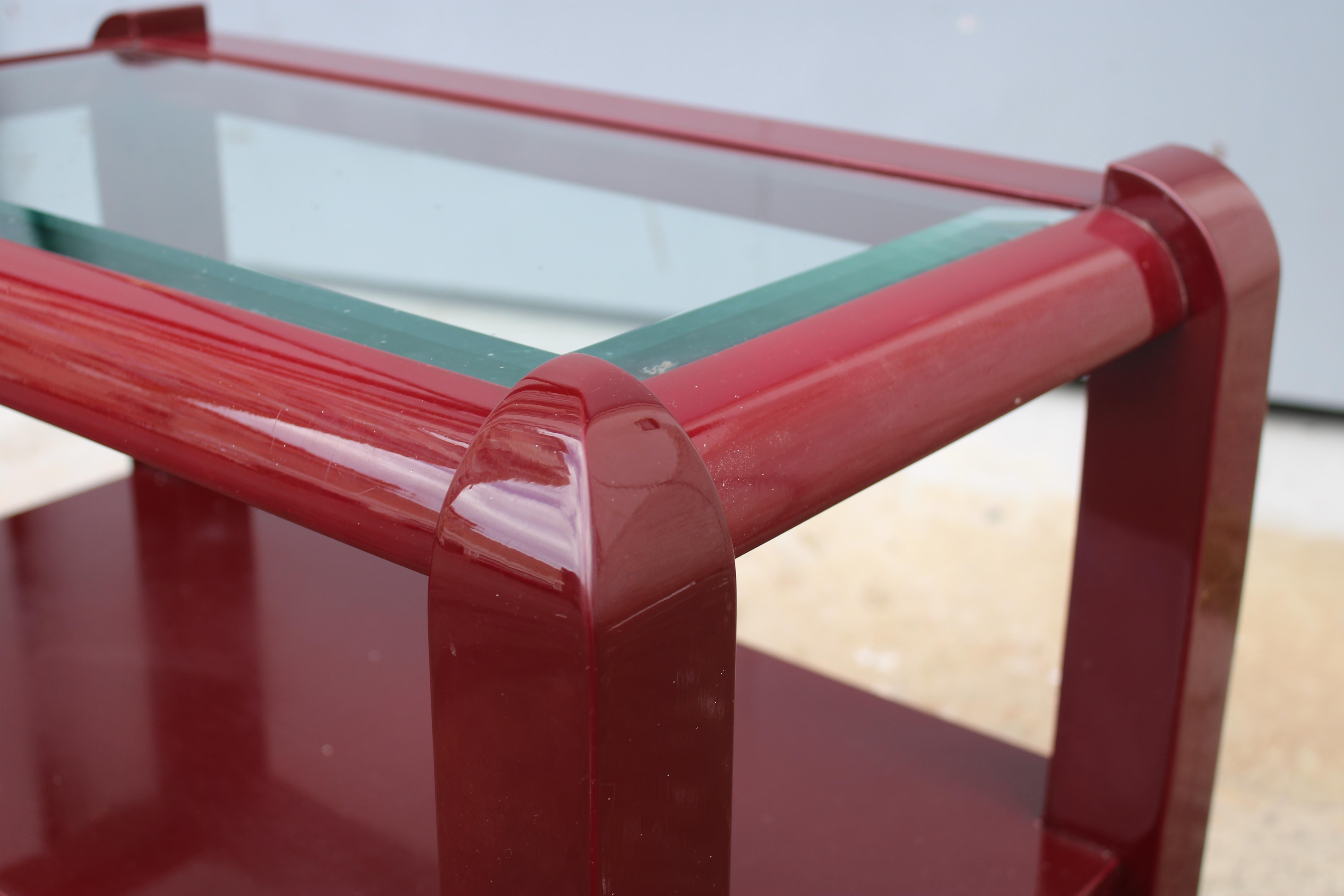 Coppia di Comodini in Lacca rossa con cassetti e piano in vetro 1970 Italia en vente 3