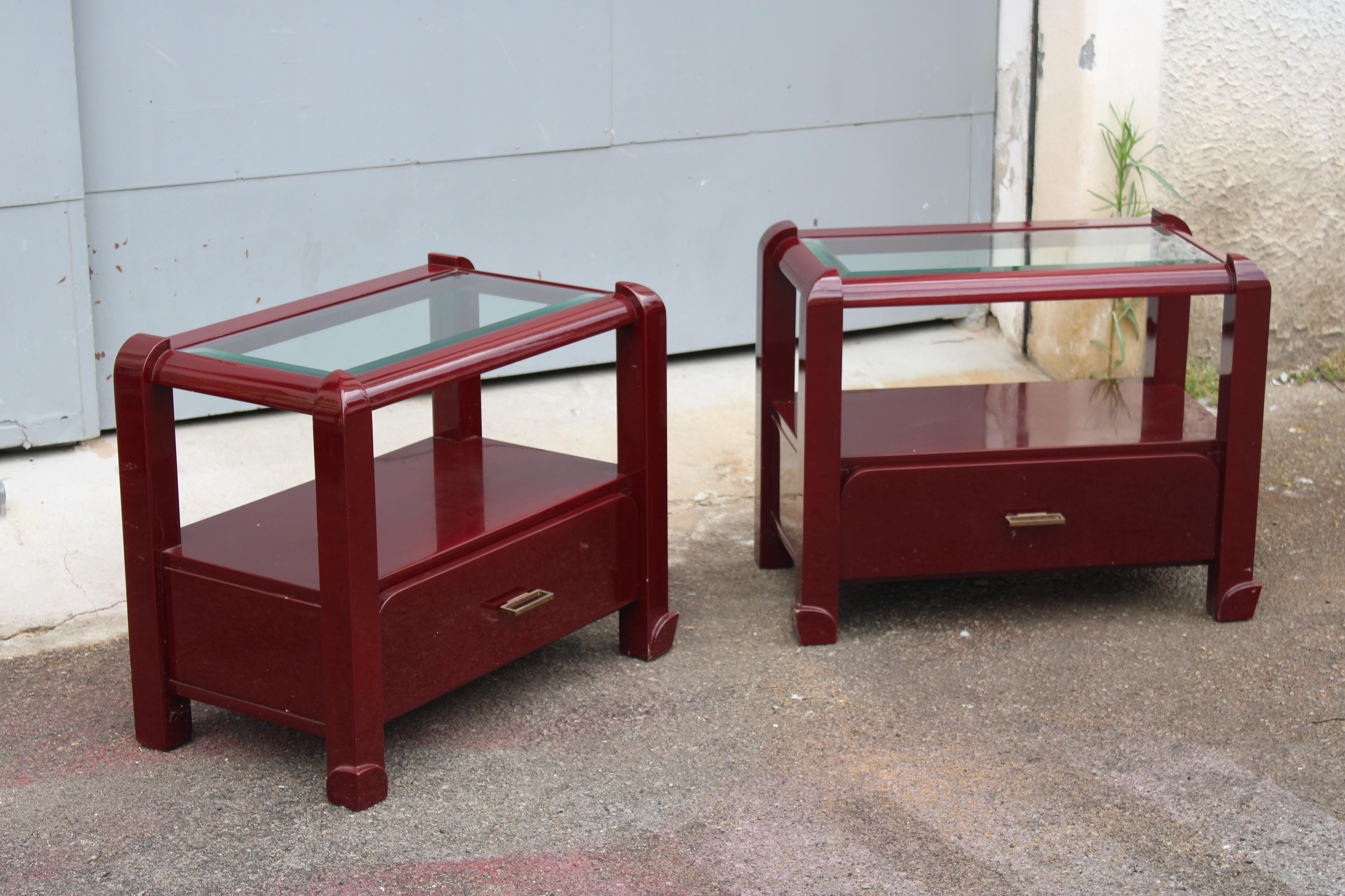 Coppia di Comodini in Lacca rossa con cassetti e piano in vetro 1970 Italia en vente 5