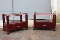 Coppia di Comodini in Lacca rossa con cassetti e piano in vetro 1970 Italia
