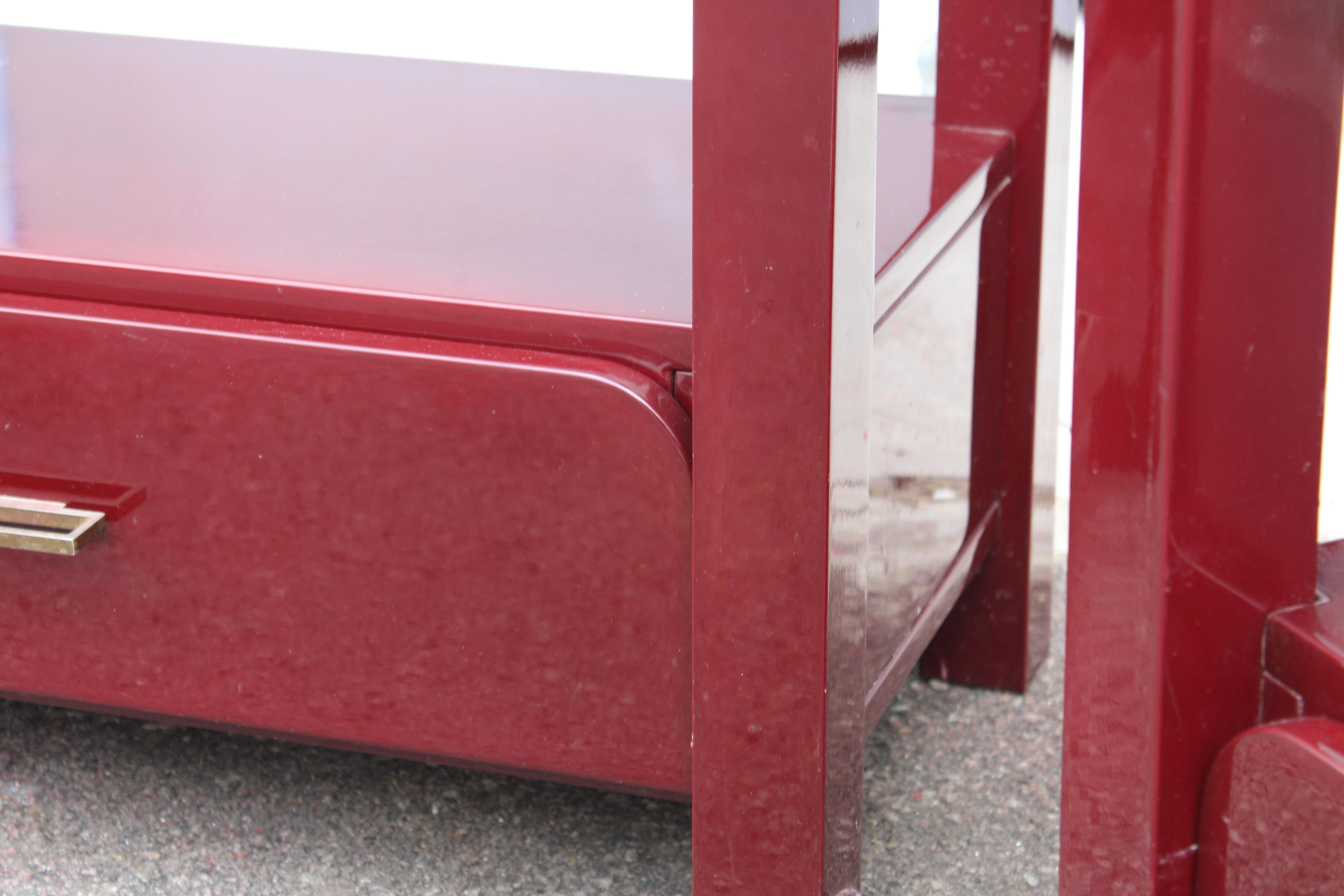 Laque Coppia di Comodini in Lacca rossa con cassetti e piano in vetro 1970 Italia en vente