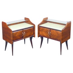 Ein Paar Nachttische aus Holz und Glas. Italienisches Design aus den 1940er Jahren