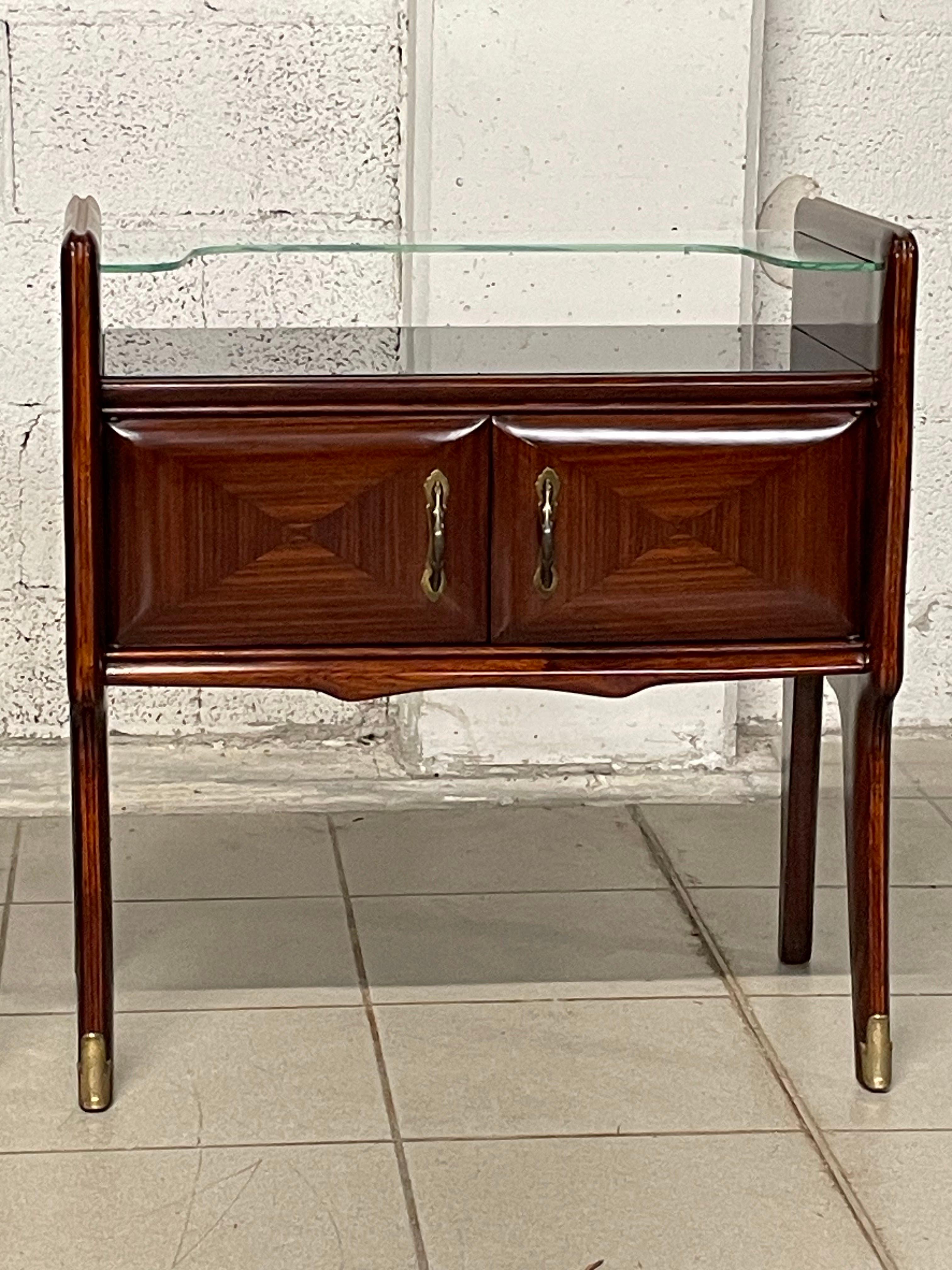 Mid-Century Modern Pair of mahogany and glass bedside tables from the 1950s