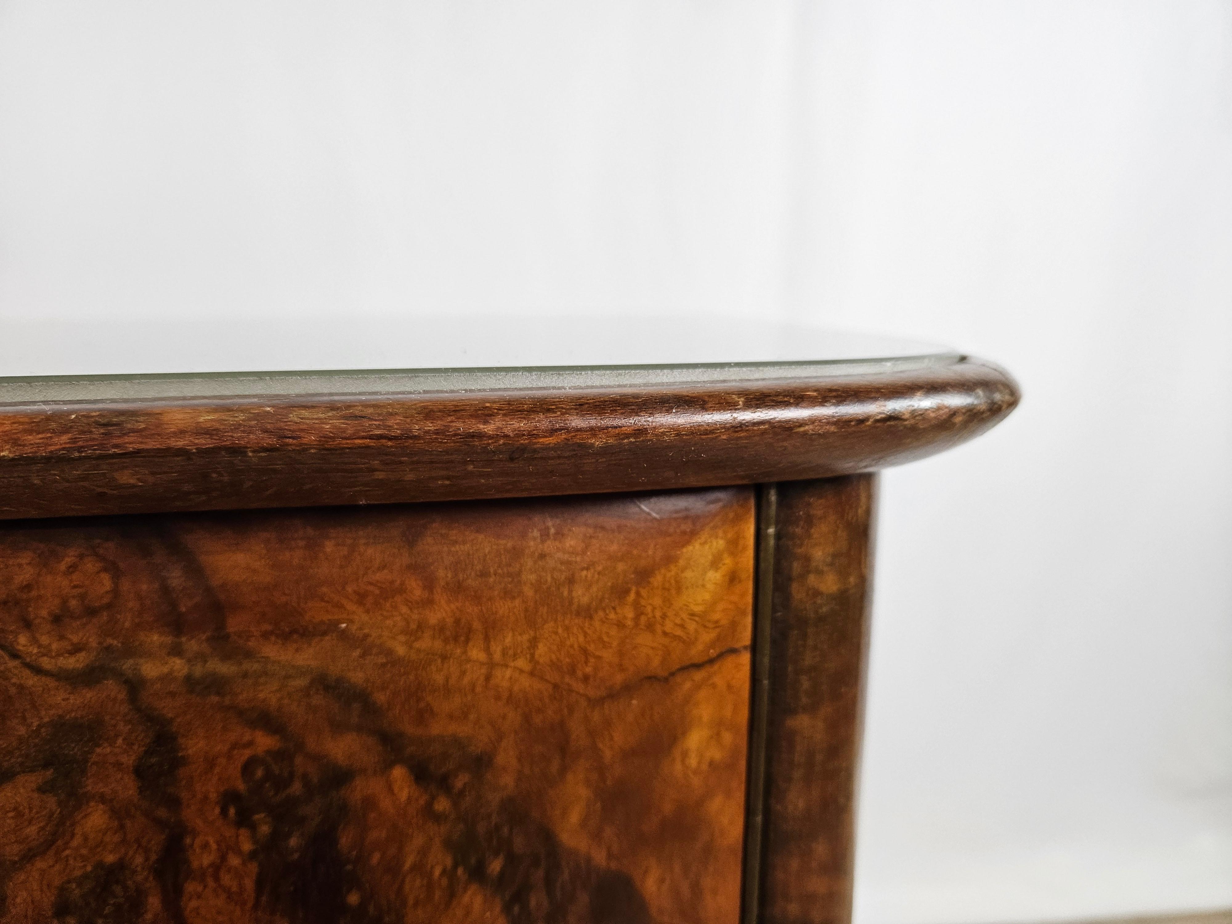 Pair of walnut burl bedside tables with Mid Century glass top For Sale 5