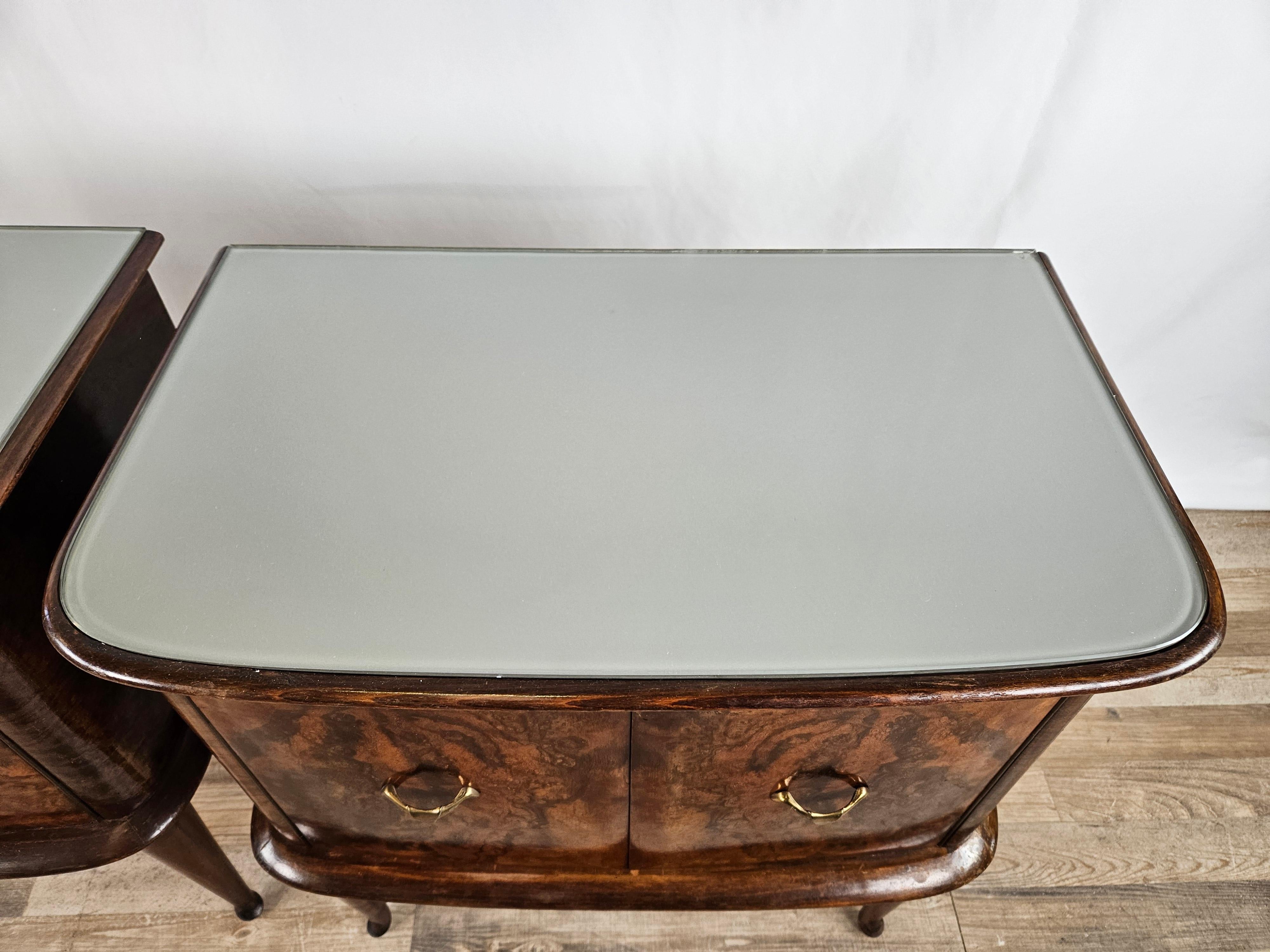 Pair of walnut burl bedside tables with Mid Century glass top For Sale 1