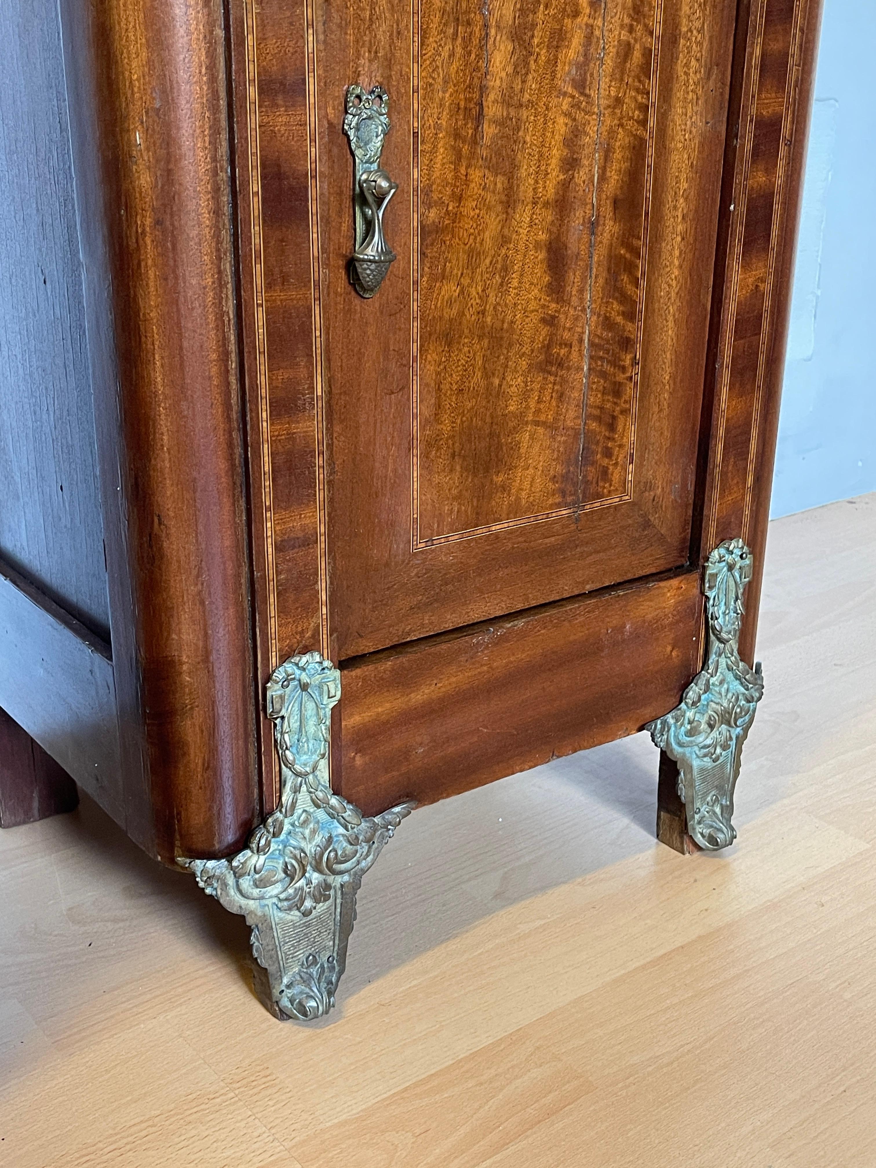 Fait main Paire de tables de chevet de style Empire italien, années 1950 en vente