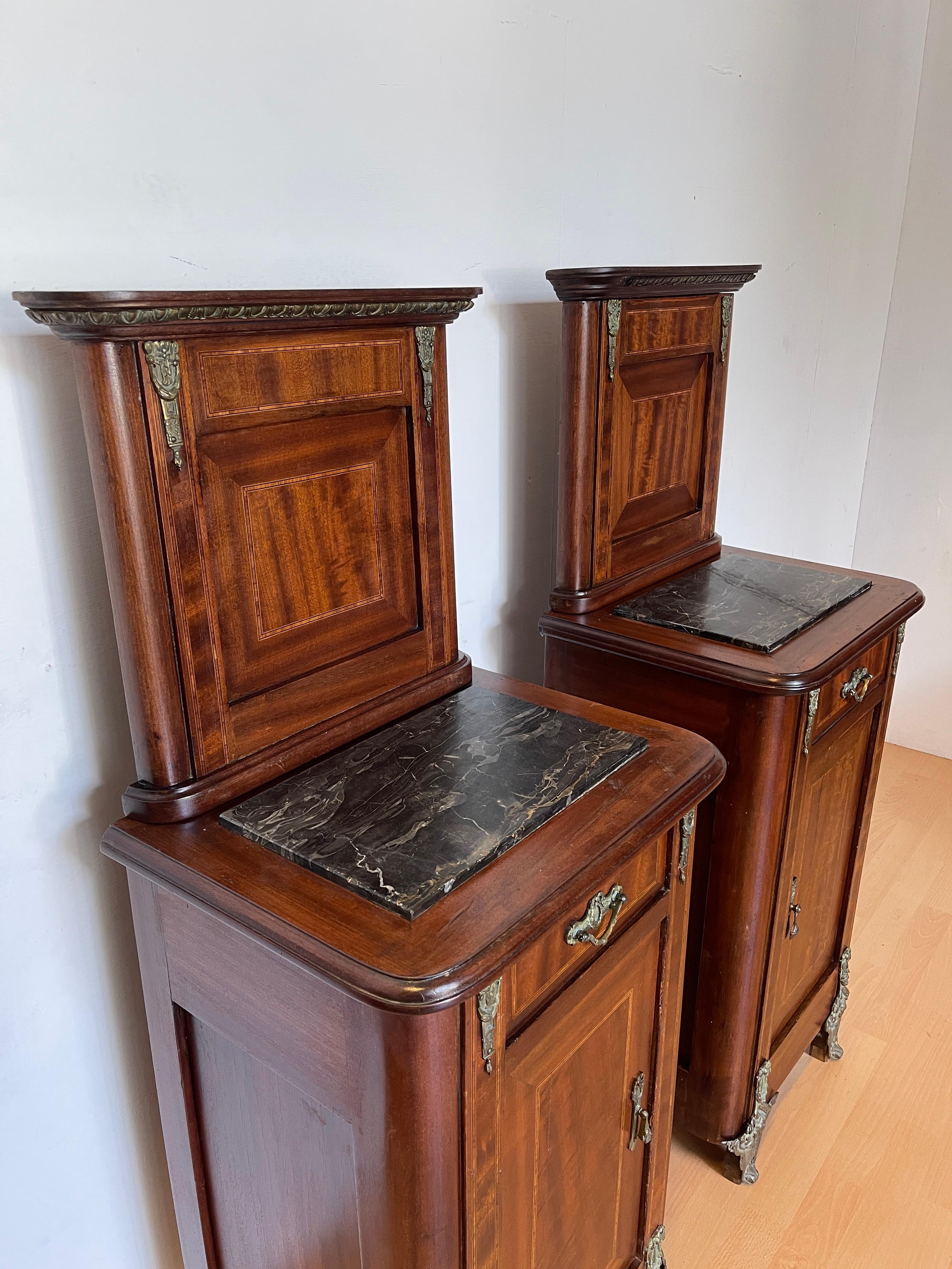 Bronze Paire de tables de chevet de style Empire italien, années 1950 en vente
