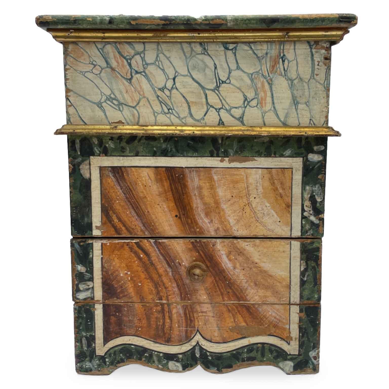 Pair Of Italian Nightstands Lacquered in Green with Faux Marble Early 1900s In Good Condition For Sale In Milan, IT