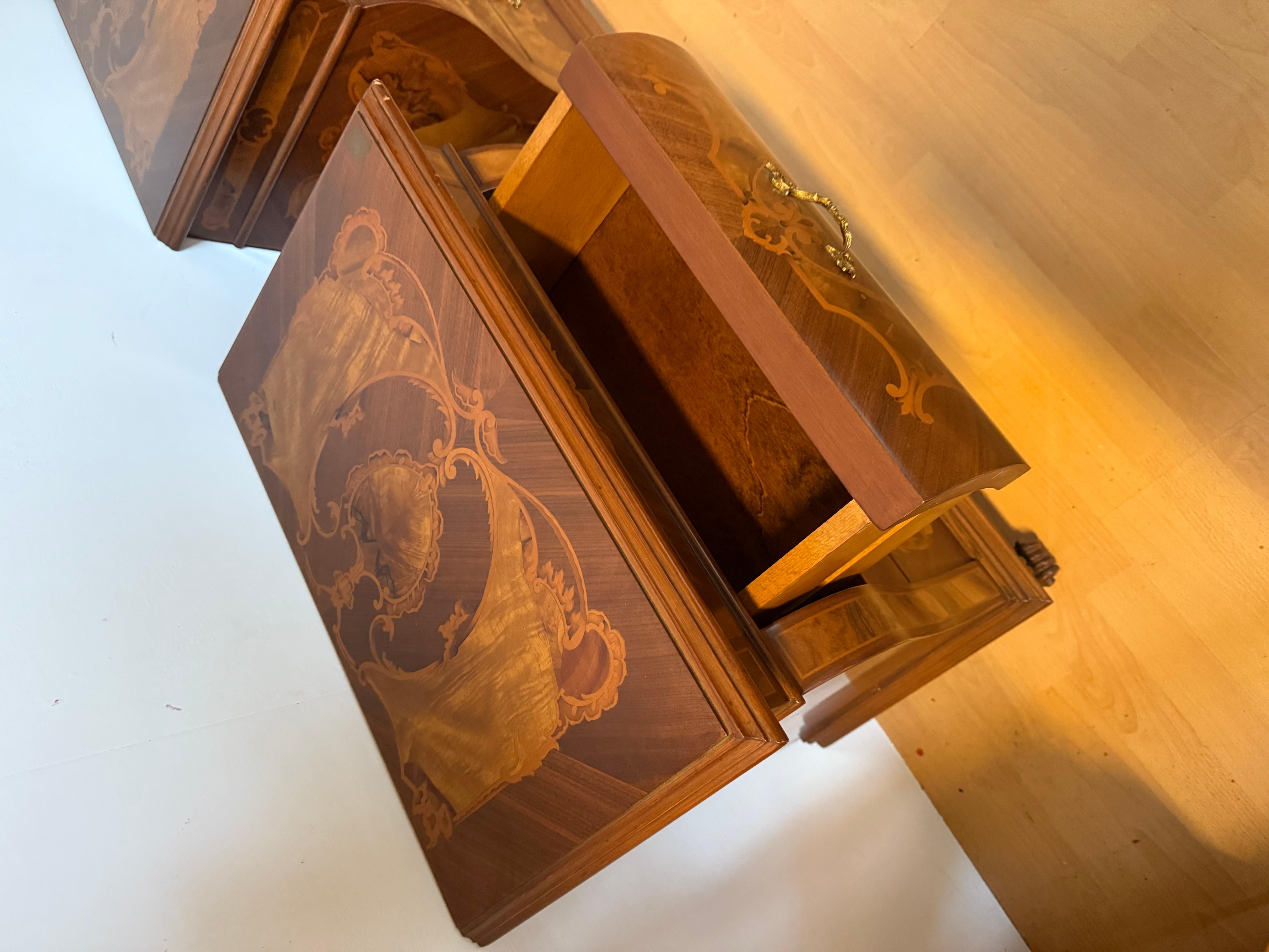 Paire de tables de chevet italiennes en bois  90s briar incrusté en vente 3