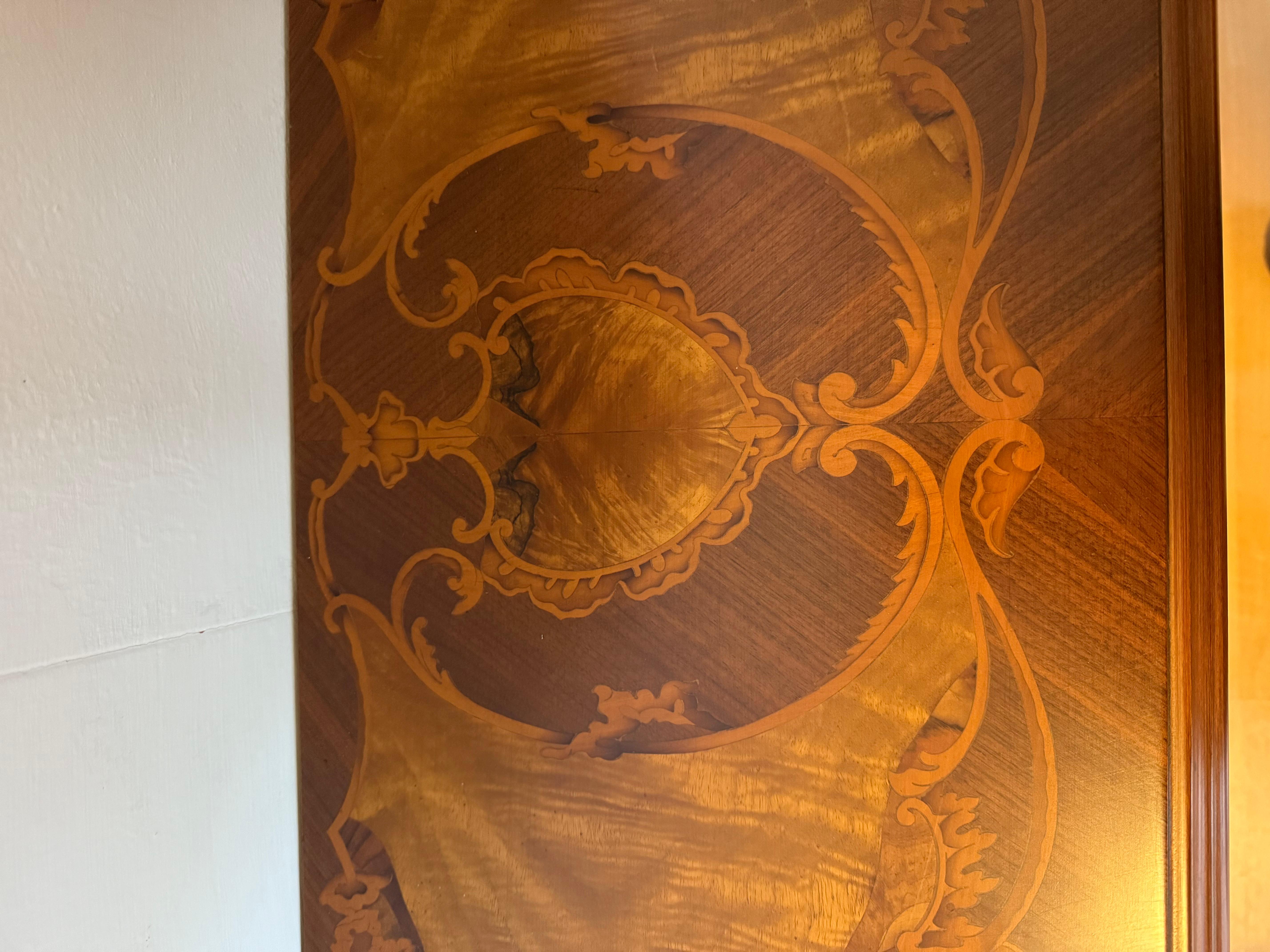 Paire de tables de chevet italiennes en bois  90s briar incrusté en vente 6