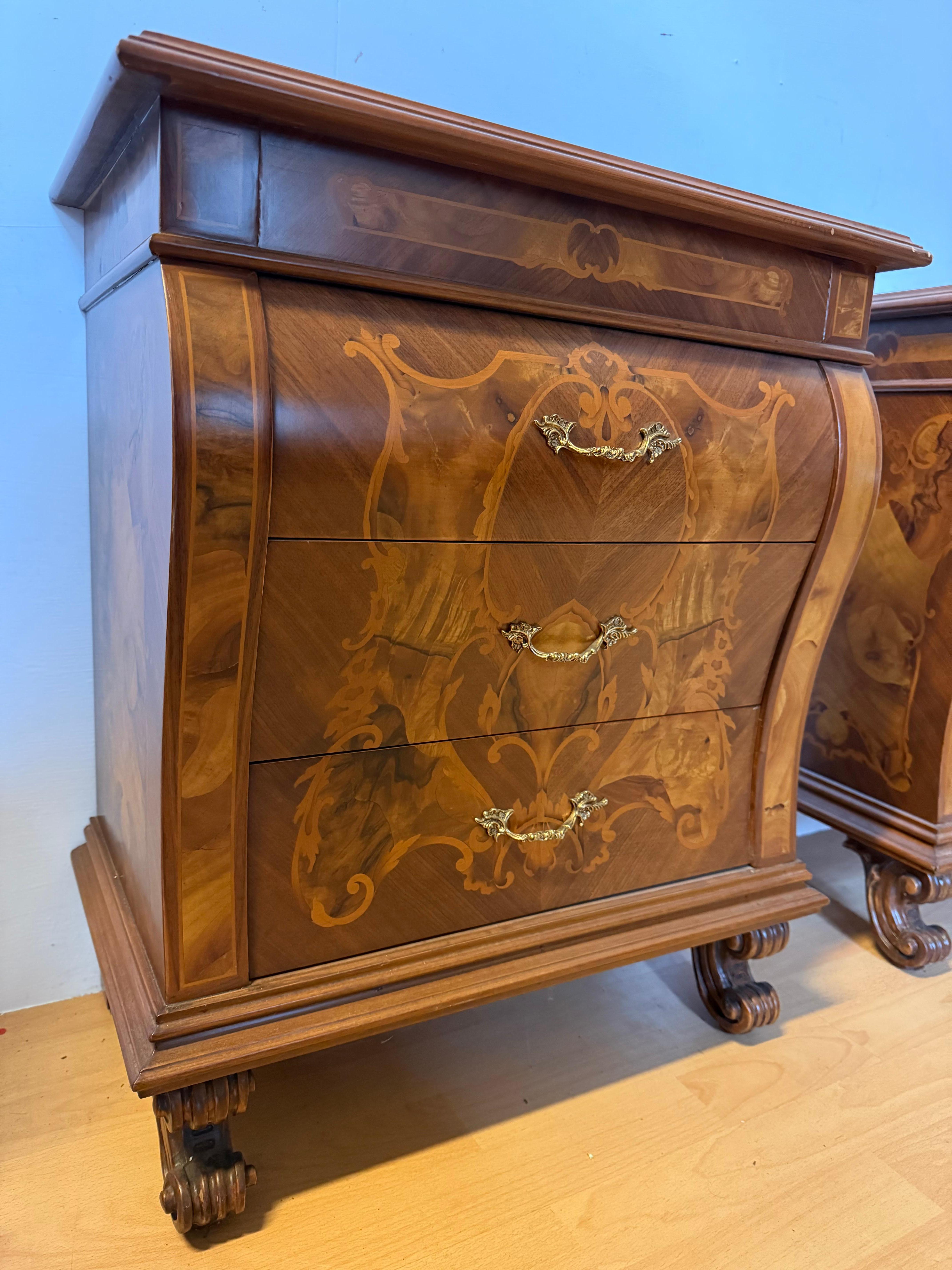 Italian Paire de tables de chevet italiennes en bois  90s briar incrusté en vente