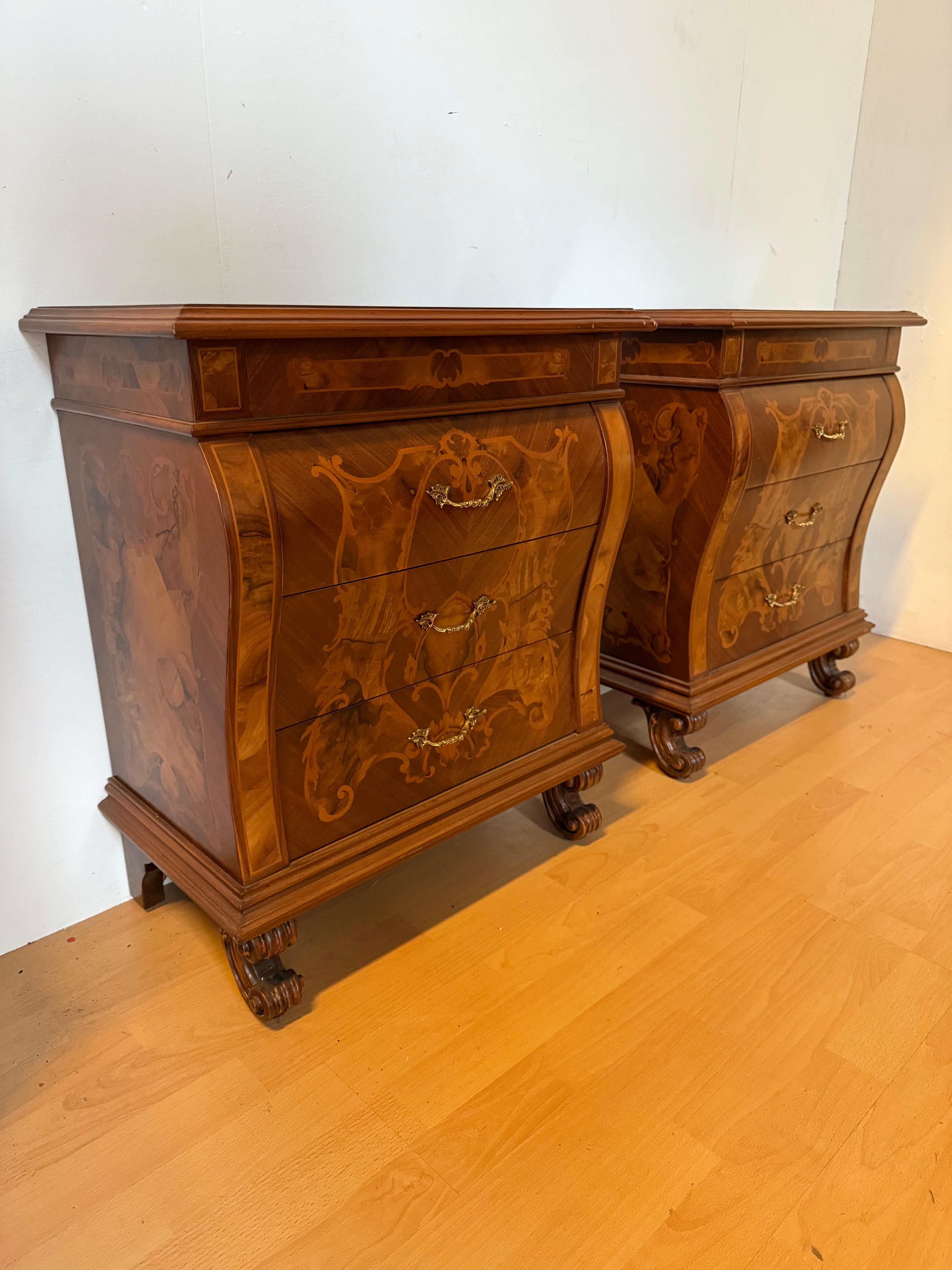 Autre Paire de tables de chevet italiennes en bois  90s briar incrusté en vente