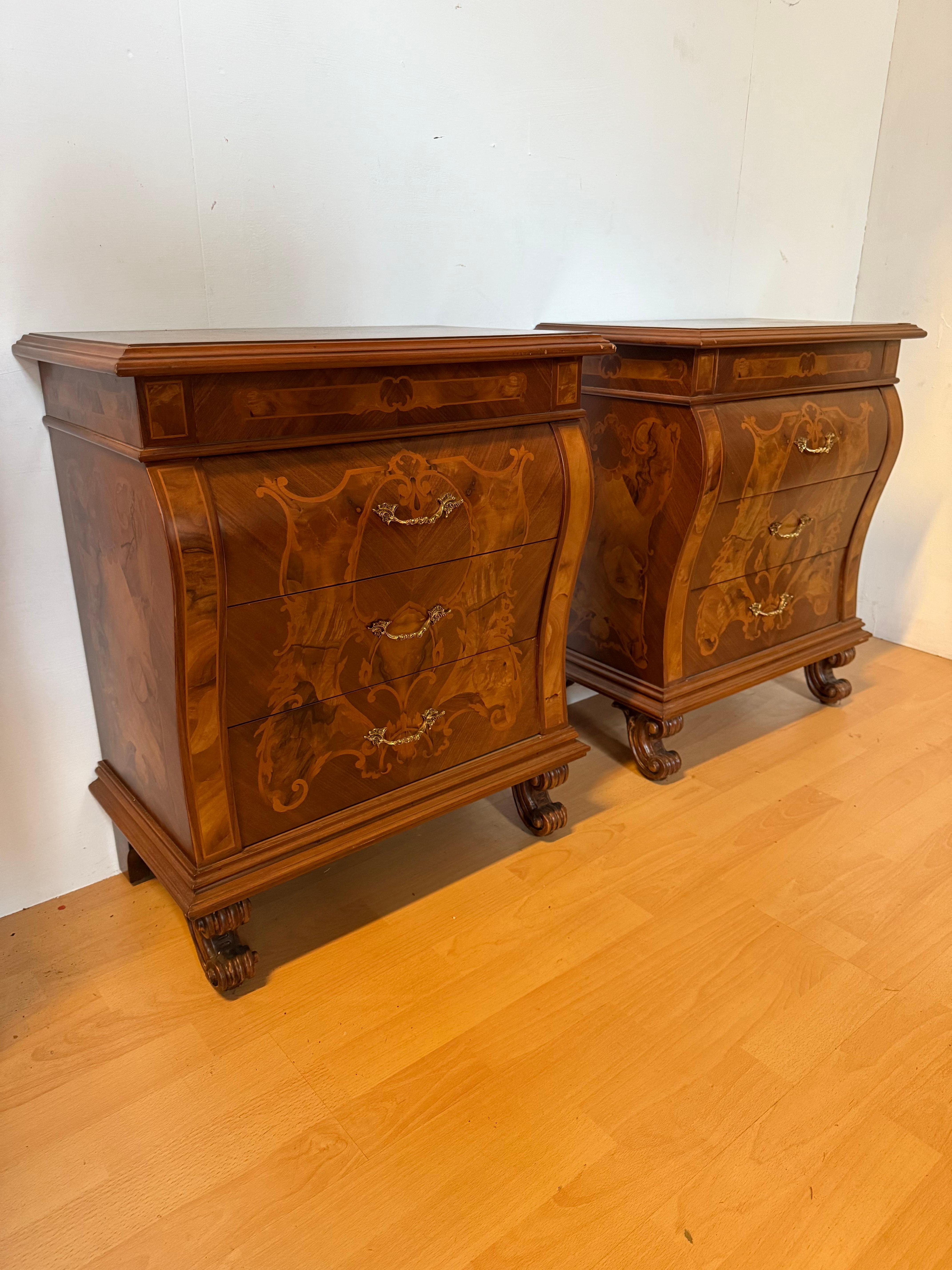 Paire de tables de chevet italiennes en bois  90s briar incrusté Excellent état - En vente à Cantù, IT