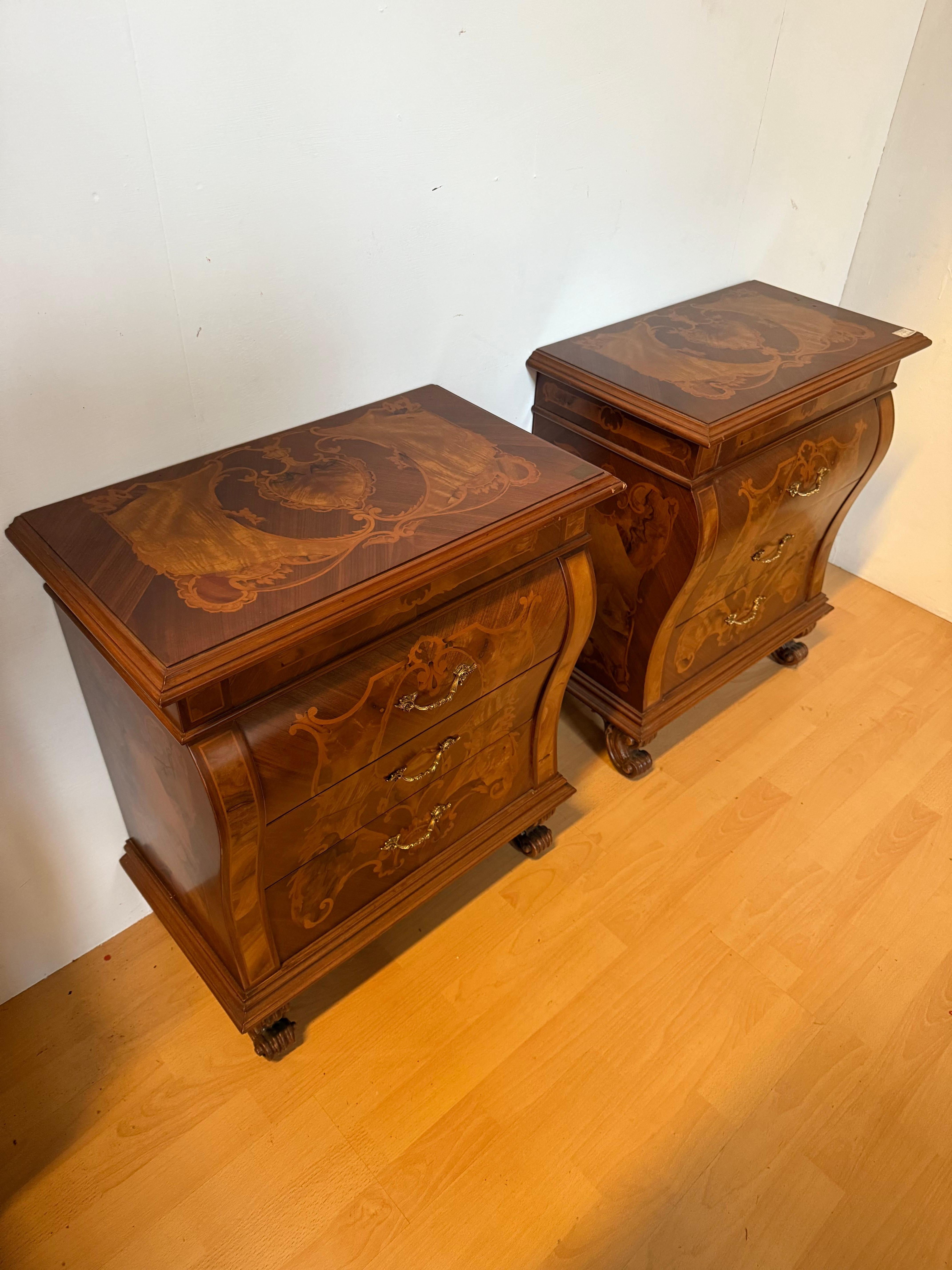 Bois Paire de tables de chevet italiennes en bois  90s briar incrusté en vente
