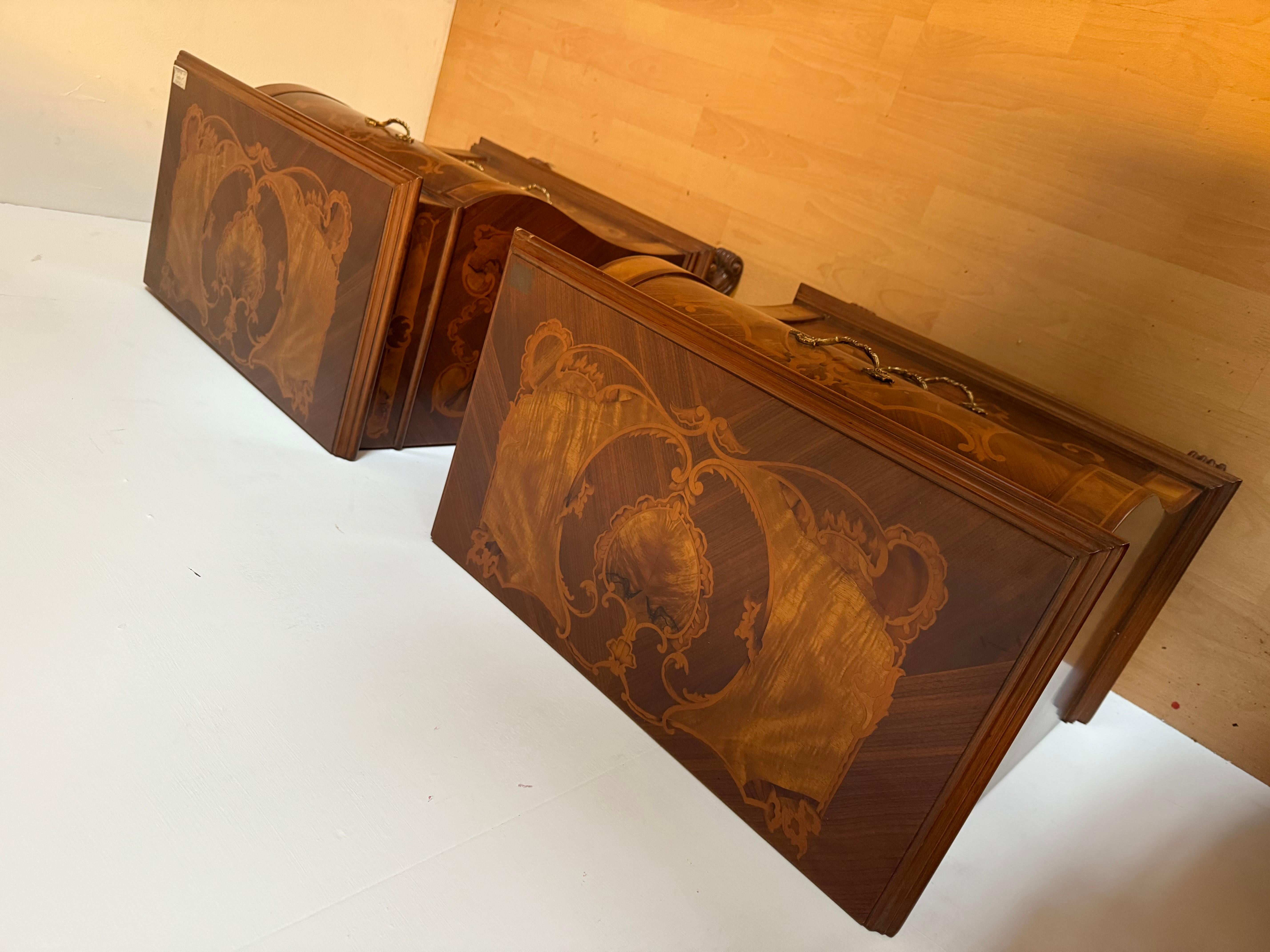 Paire de tables de chevet italiennes en bois  90s briar incrusté en vente 1