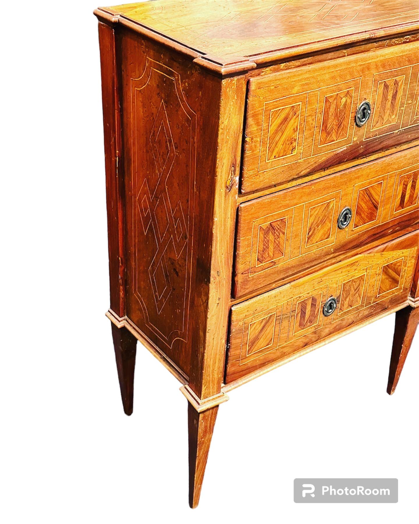 Pair of Louis XVI nightstands In Good Condition For Sale In Napoli, IT