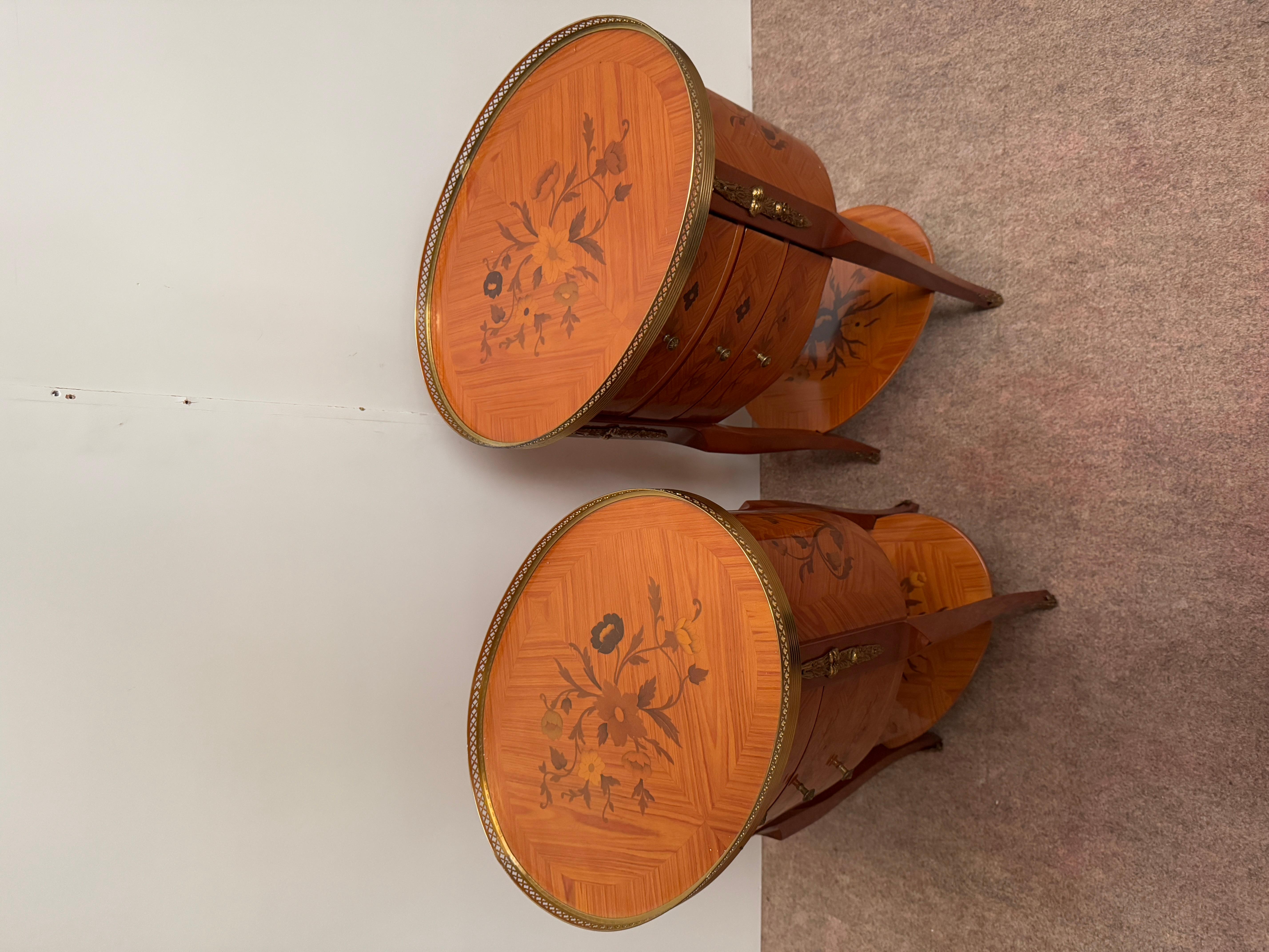 Pair of French oval nightstands inlaid wood Louis XV style For Sale 5