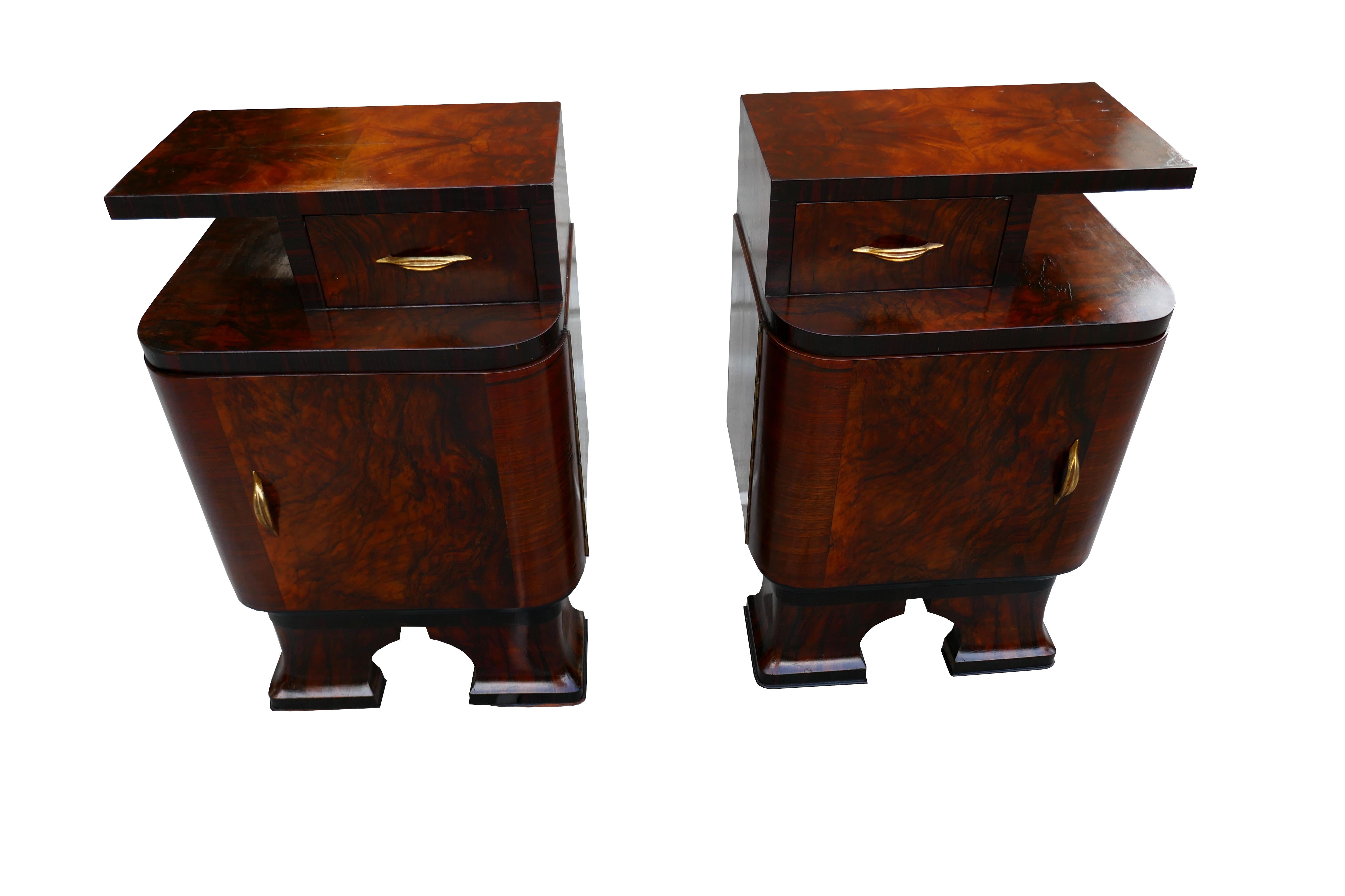 Pair of bedside tables, possible Atelier Borsani  In Distressed Condition For Sale In Lugo, IT