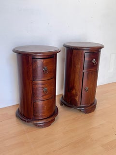 Pareja de Mesillas de Noche Redondas de Madera Maciza - Estilo Colonial Vintage