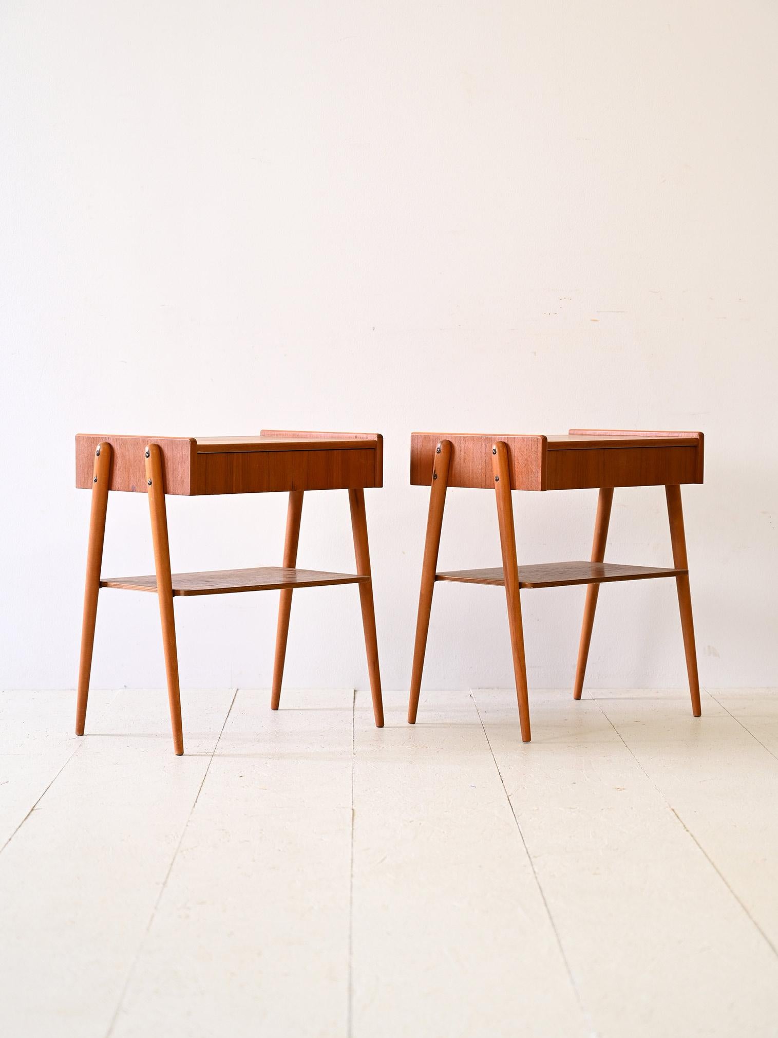 Scandinavian Coppia di comodini scandinavi