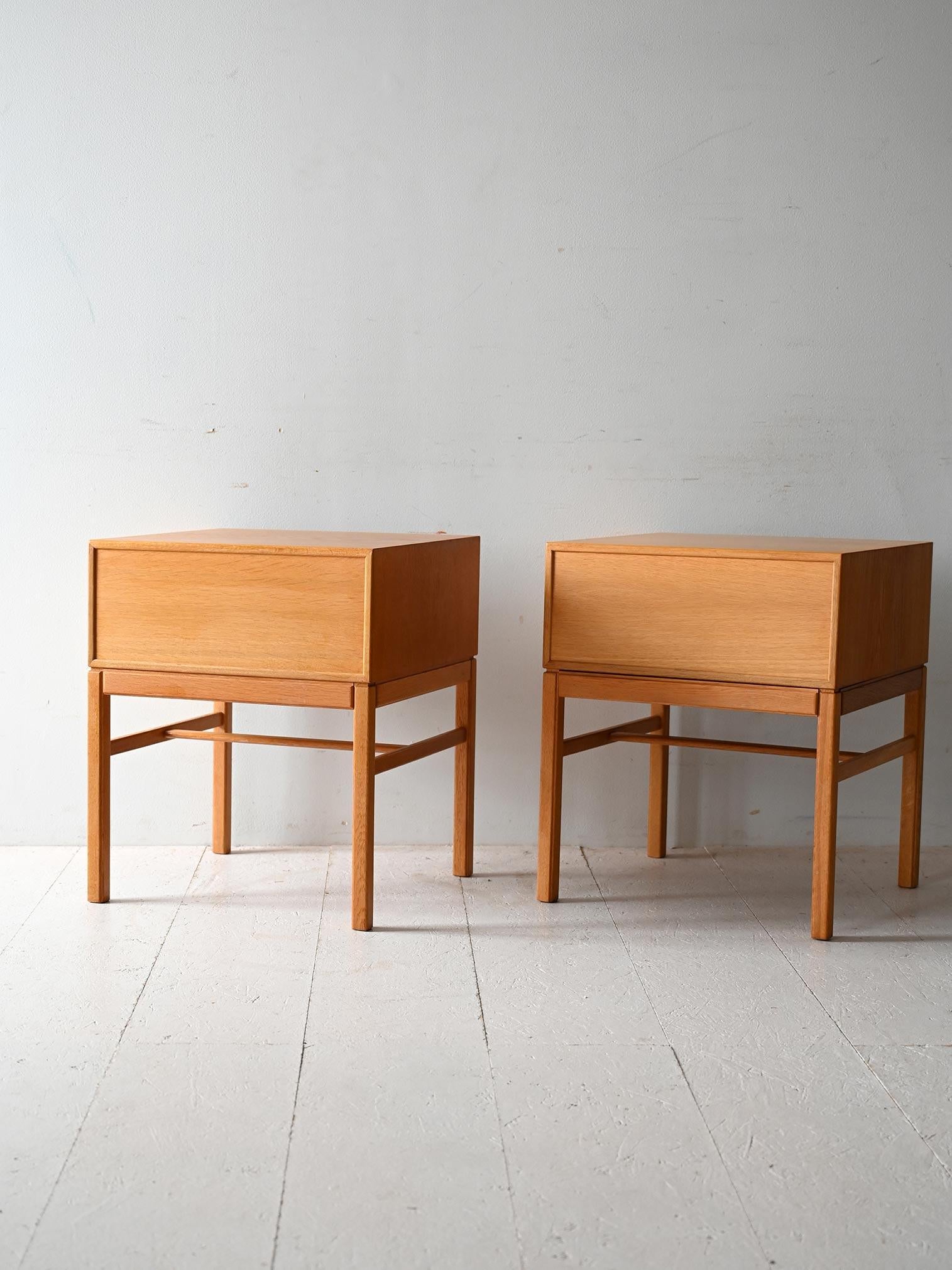 Pair of Scandinavian nightstands in Casino oak In Good Condition For Sale In Brescia, IT