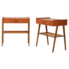 Coppia di comodini scandinavi in teak con paglia di Vienna