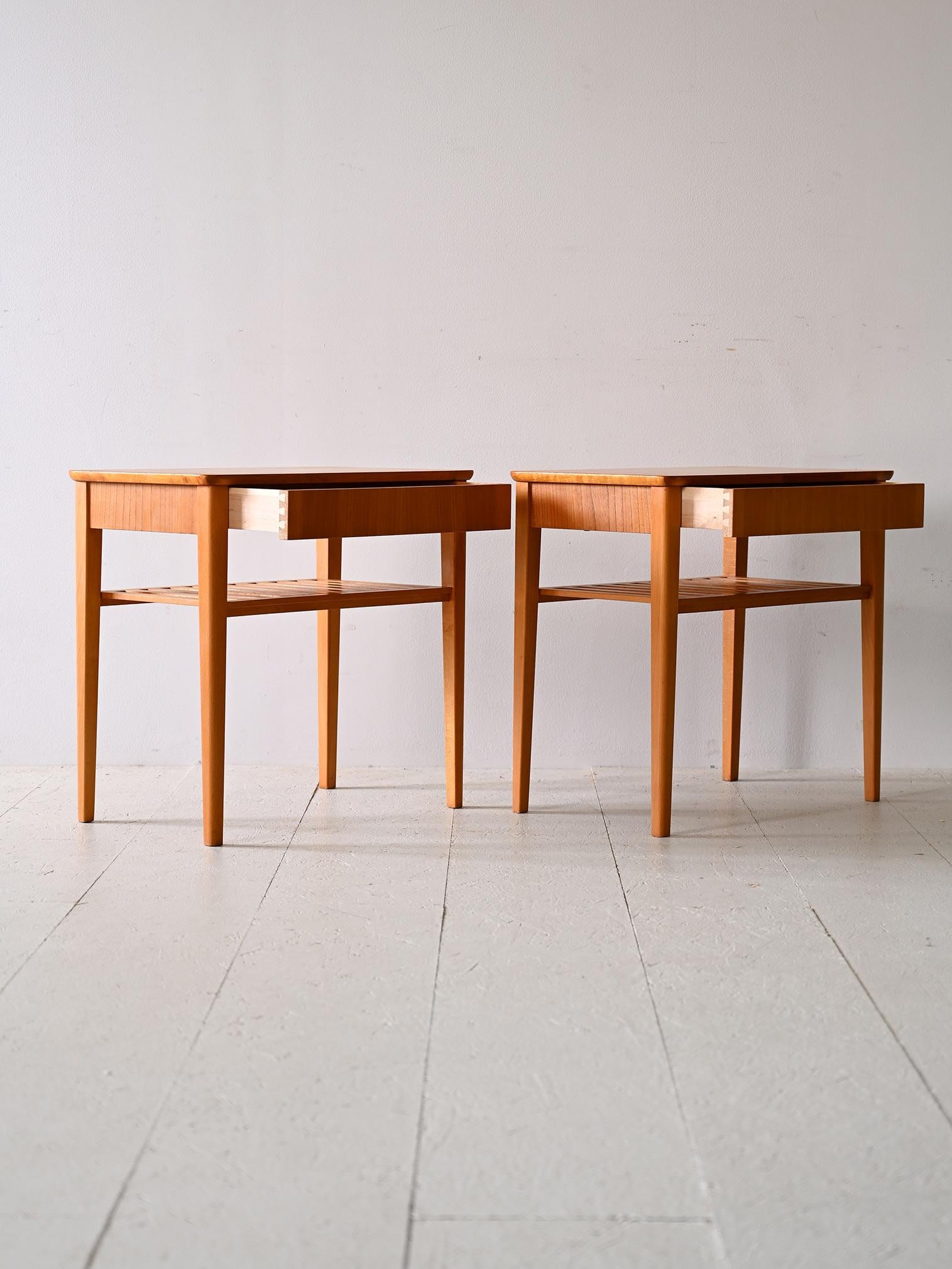 Scandinave moderne Paire de tables de chevet vintage des années 1960