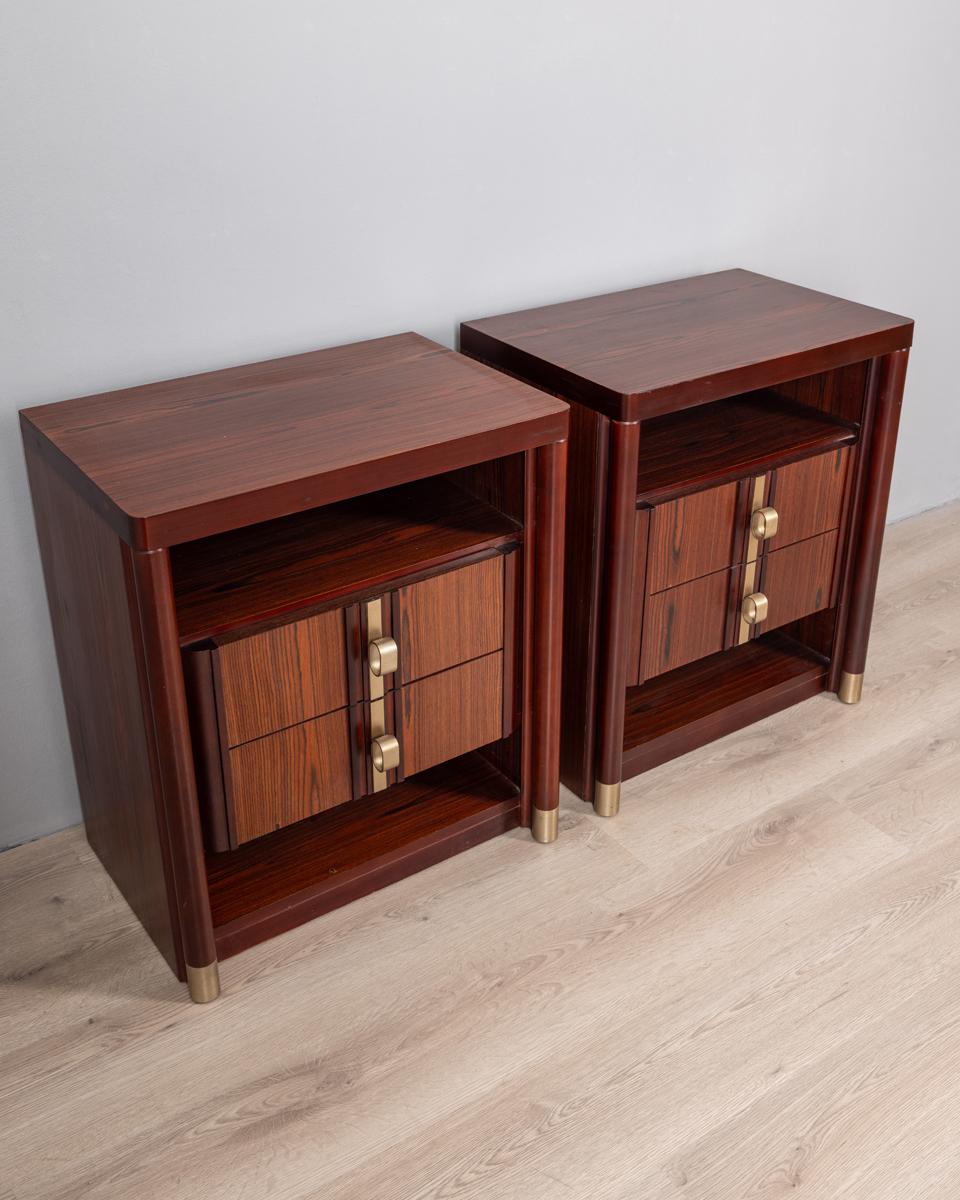 Paar 1960er Jahre Vintage Nachttische in Palisander italienisches Design (Moderne der Mitte des Jahrhunderts) im Angebot