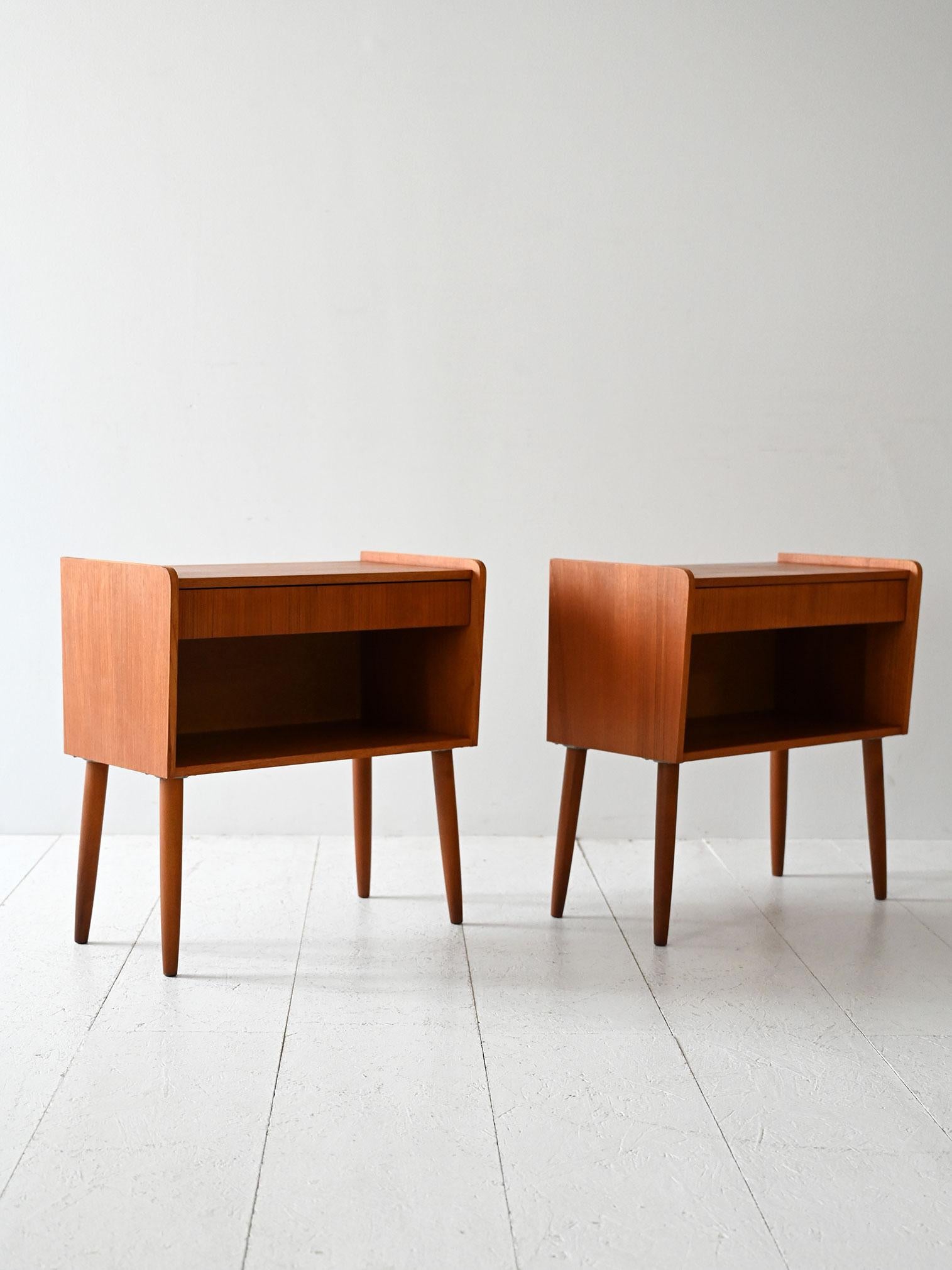 Scandinavian Coppia di comodini vintage scandinavi in teak en vente