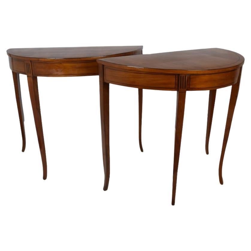 Pareja de consolas de media luna en madera de cerezo italiano.