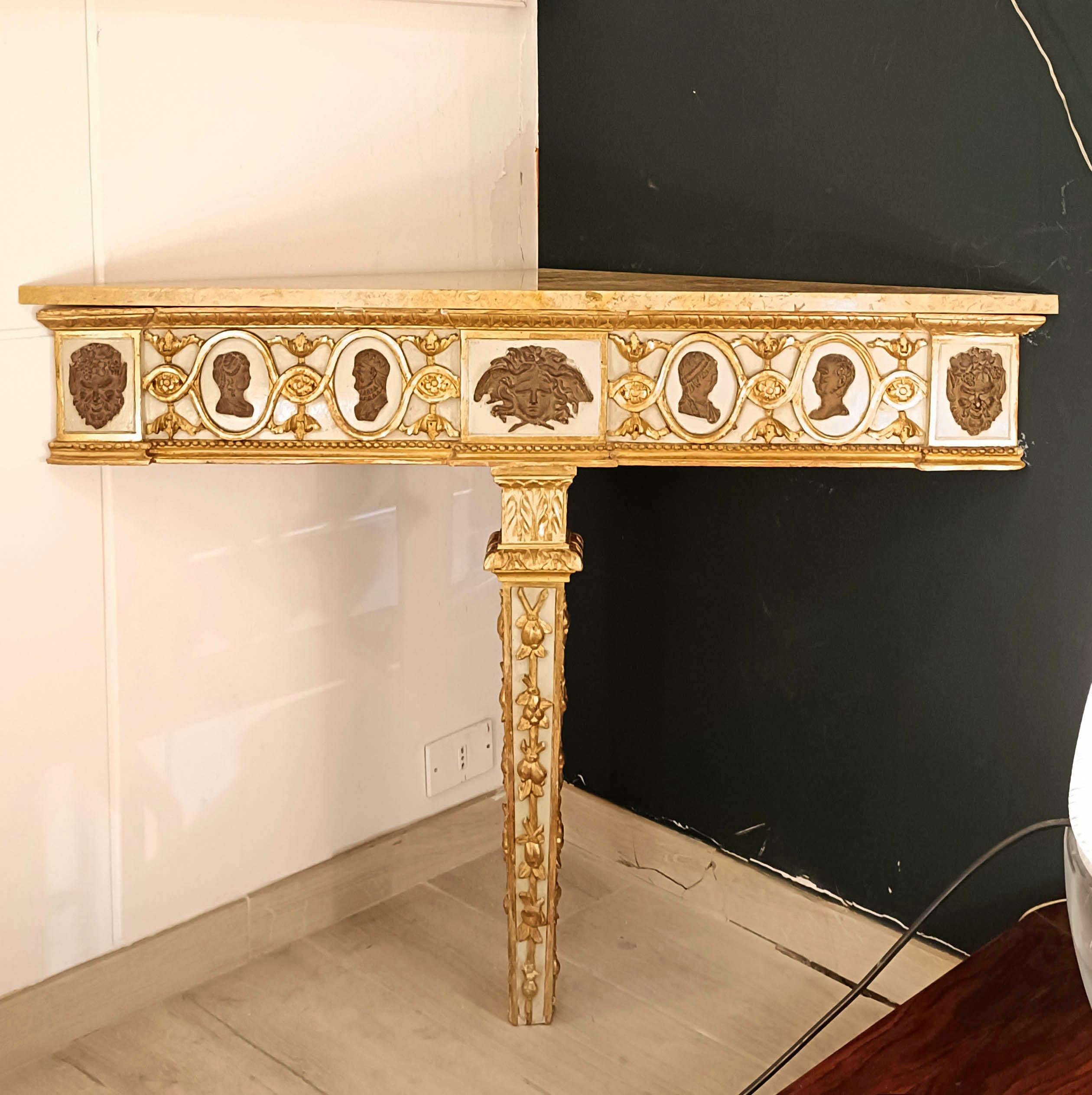 Paar neoklassizistische Louis-XVI-Konsolen aus Holz und Marmor, 18. Jahrhundert Italien im Angebot 7