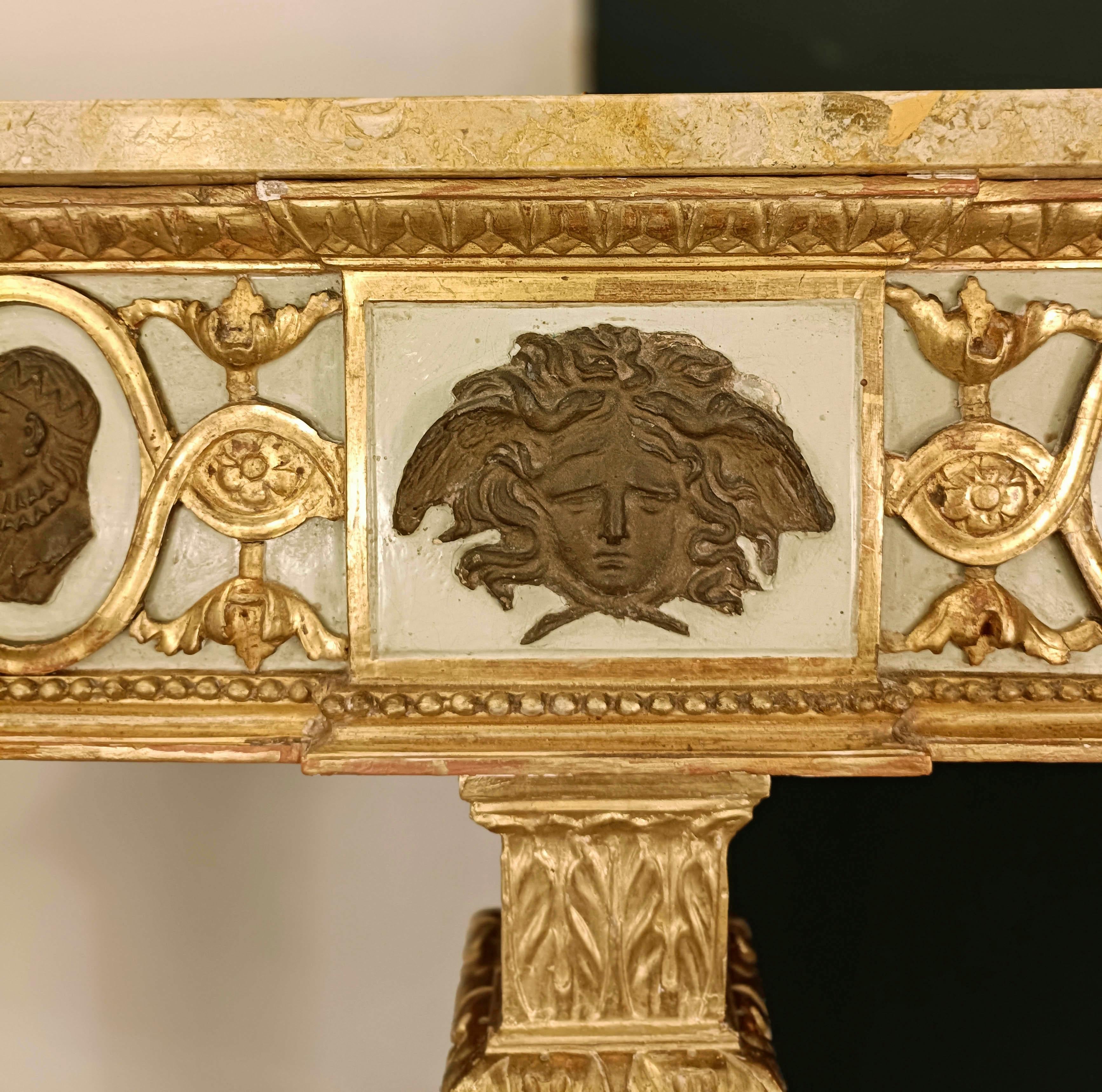 Paar neoklassizistische Louis-XVI-Konsolen aus Holz und Marmor, 18. Jahrhundert Italien im Angebot 11
