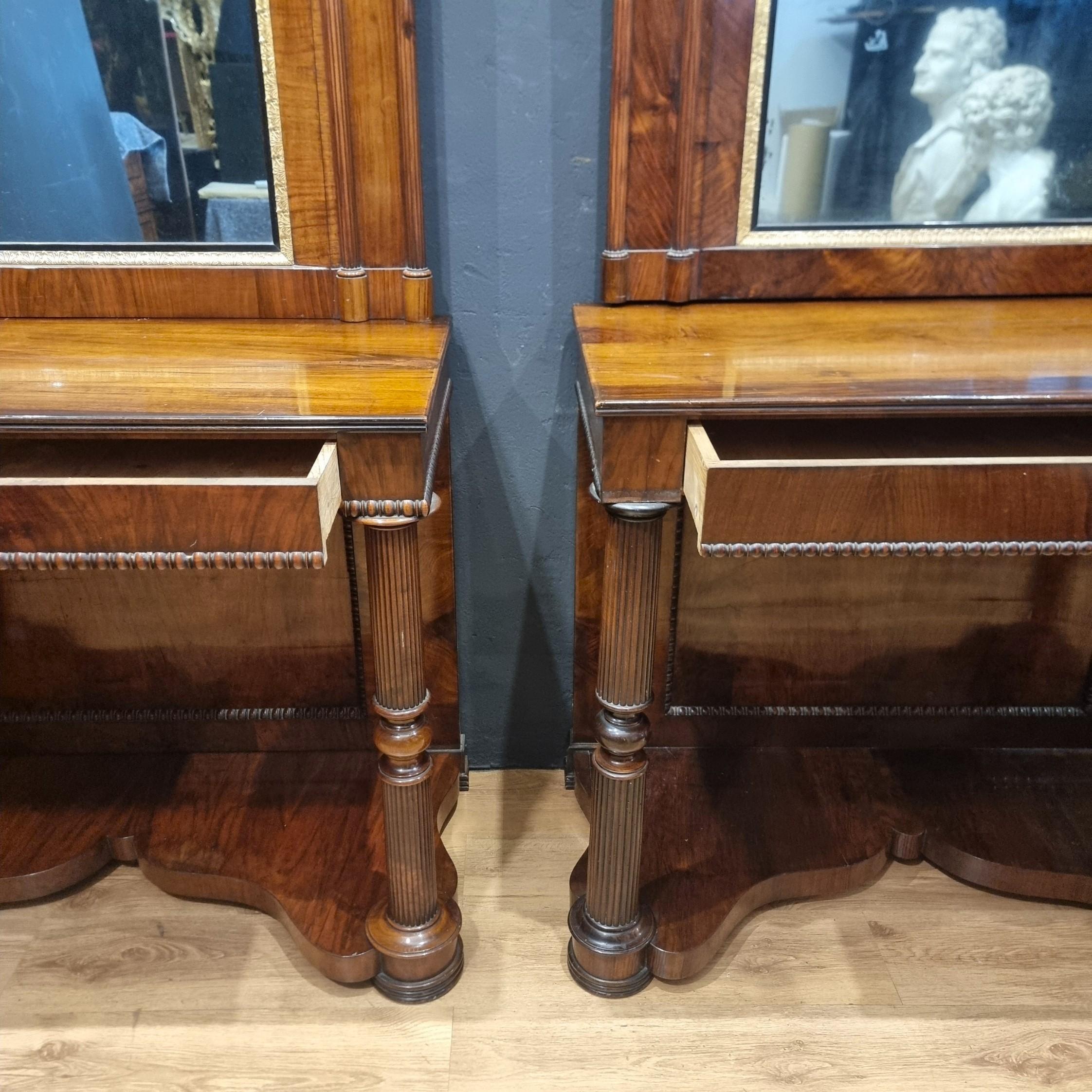 Paar Konsolen aus Nussbaumholz von Charles X. 1820 mit Spiegeln im Angebot 5